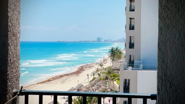 More Mexico 🇲🇽 . Soaking in the beach and the pool this week. 🌊🤿🌴