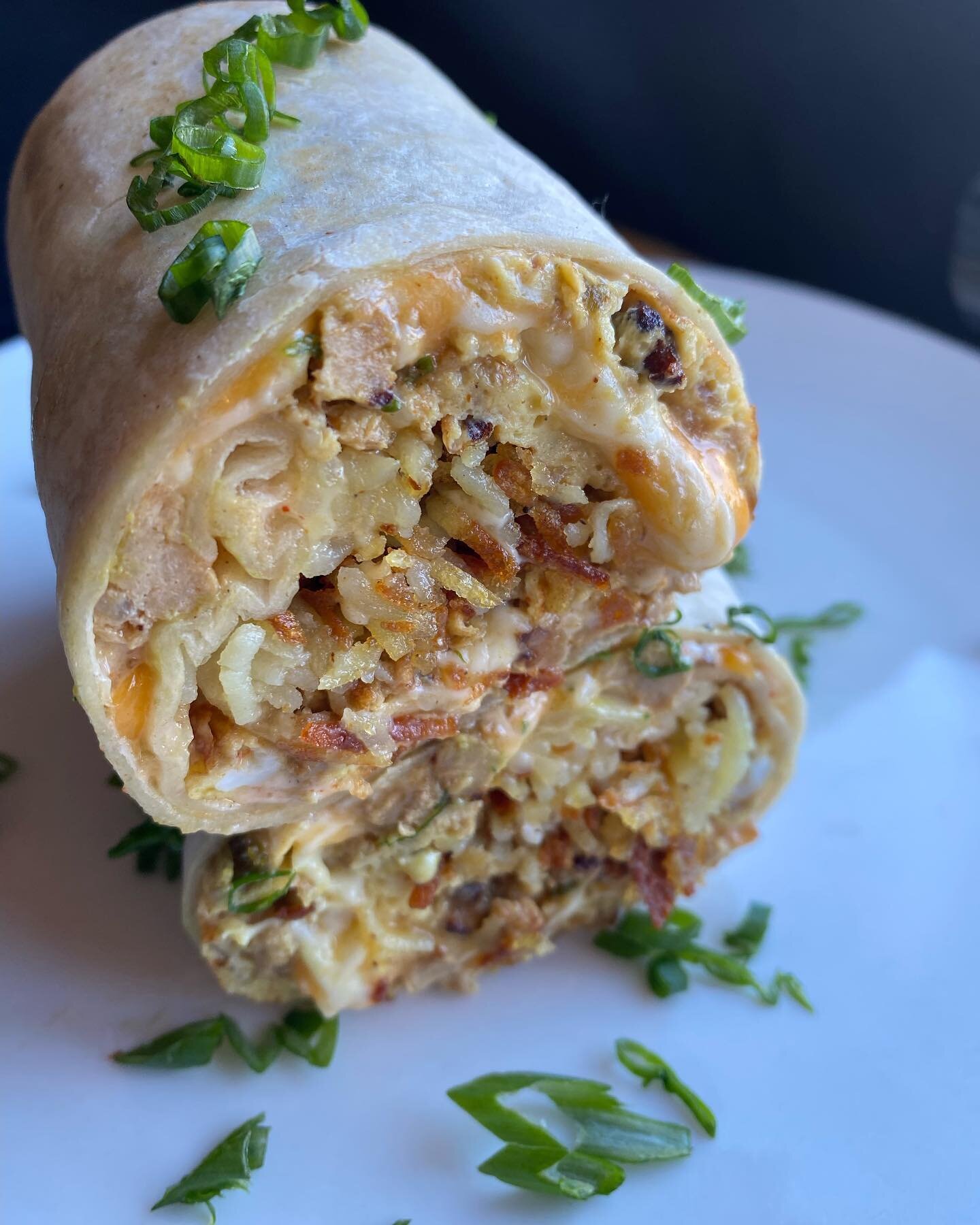 New Menu Item- Rosaline Breakfast Wrap! 🌯

Scrambled eggs, peppers, seasoned pork, shredded crispy potatoes, caramelized onions, mixed cheese and our new signature southwest sauce. 

#breakfastofchampions #breakfasttime #breakfastclub #breakfast #br