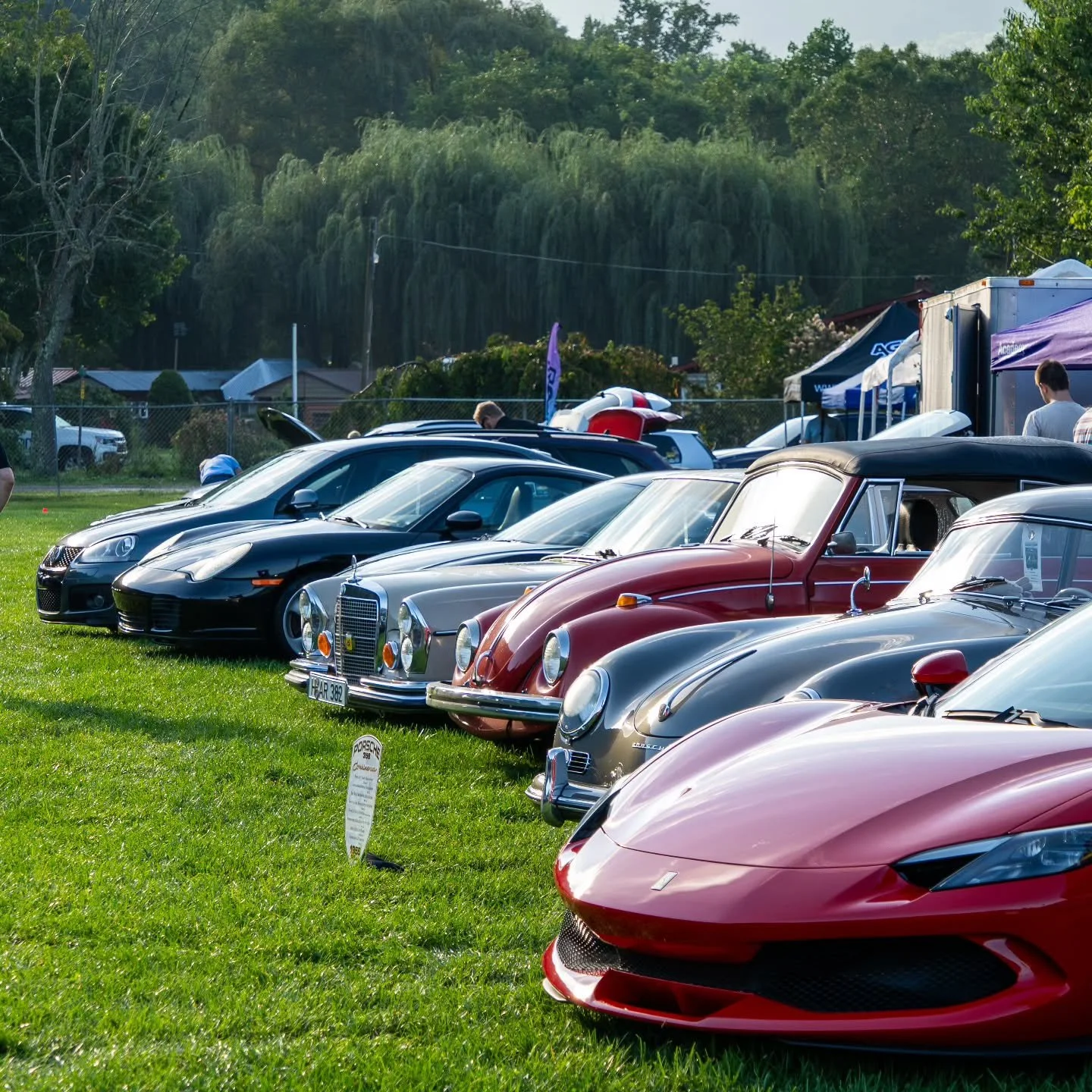 Front end Friday from Eurofest Maggie Valley and some of our line up.
📸 @rgutz33
#ferrari296gtb #porsche356 #vwbeetle #mercedesbenz #porsche911 #vwmk5 #rollmodelscarclub #w108 #996 #tdi #frontendfriday #carclub #carshow