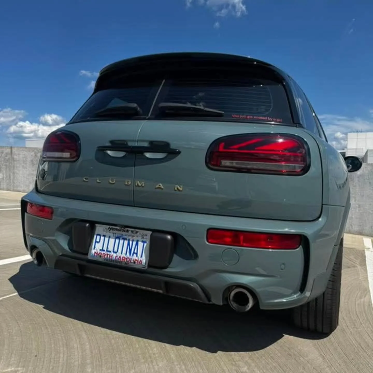 Tooshie Tuesday from Natalie and her Mini!
📸 @pilot__nat
🏎 @pilot__nat
#rollmodelscarclub #ladydriven #tooshietuesday #Mini #minicoopersjcw #hothatch #johncooperworks #minicooperworld