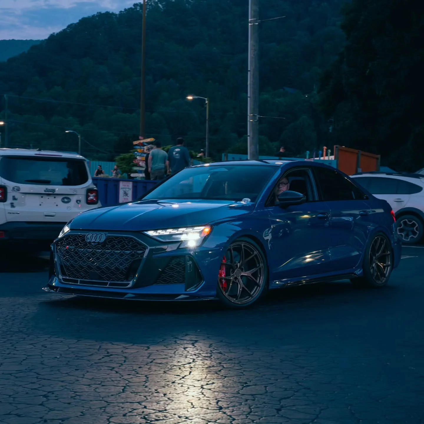 RS3 coming in hot!  Great to see friends from other states at car shows!

Friday night meet from @eurofestse Maggie Valley 2026.

🏎 @asharp.curve

📸 @abernathy.photos 

#rollmodelscarclub #audi #12453 #quattro #audisport