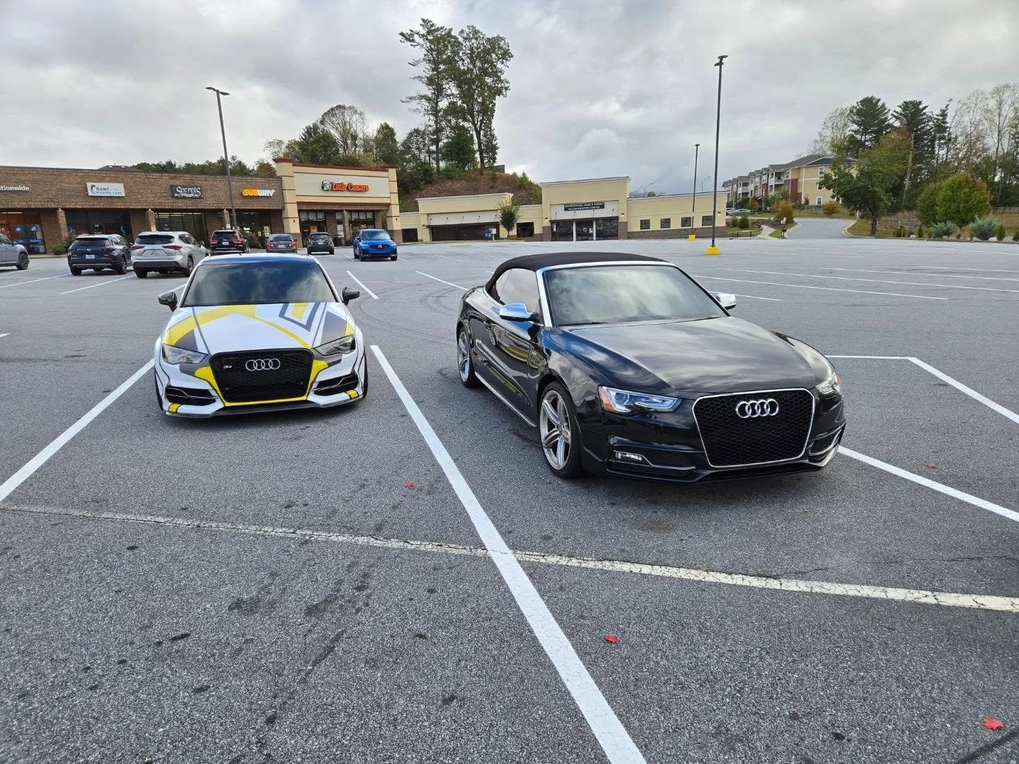Our crew for the Fall Colors Drive this past weekend.

🏎 @the_sloooow_s3
🏎 @pokelmj
🏎 @987caymansg
🏎 @fmbarnard
🏎 @j828photosmith
🏎 @echtgeil_gti
🏎 @atillakincs
🏎 @ejlemo944
🏎 @allgermanperformance
🏎 @gonterjohn
🏎 @iosuewnc 

#Fall #leaves