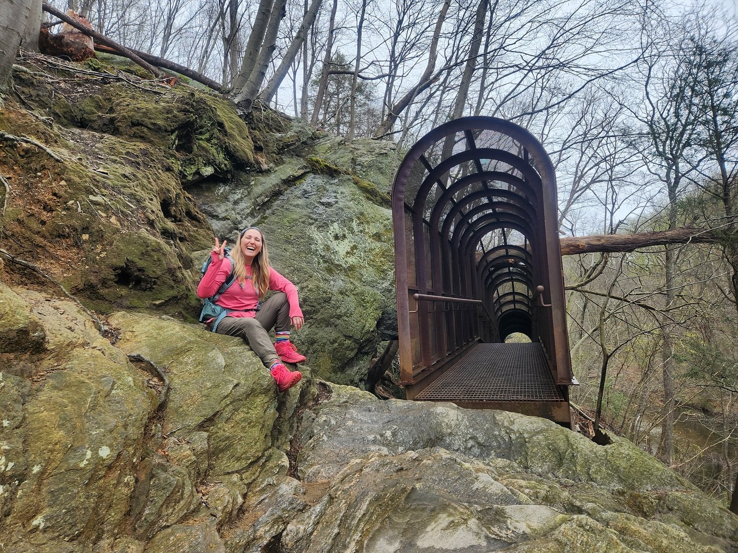Since we have some new friends, I wanted to reintroduce myself. Hi, I&rsquo;m Mariah🌸 owner of Sunshine Hikes✨☀️ 

Rather than a long &lsquo;about me&rsquo; paragraph, here are 6 fun facts: 

☀️ I took my first yoga class in high school and have bee
