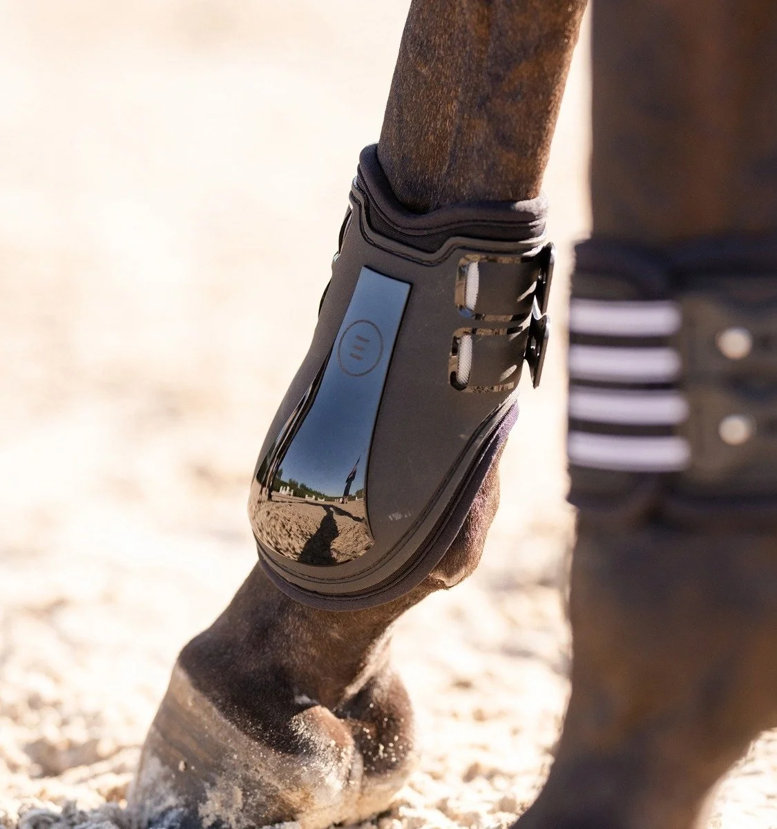 Essential Air2 Line: Protective hind leg boot with shock-absorbing foam liner