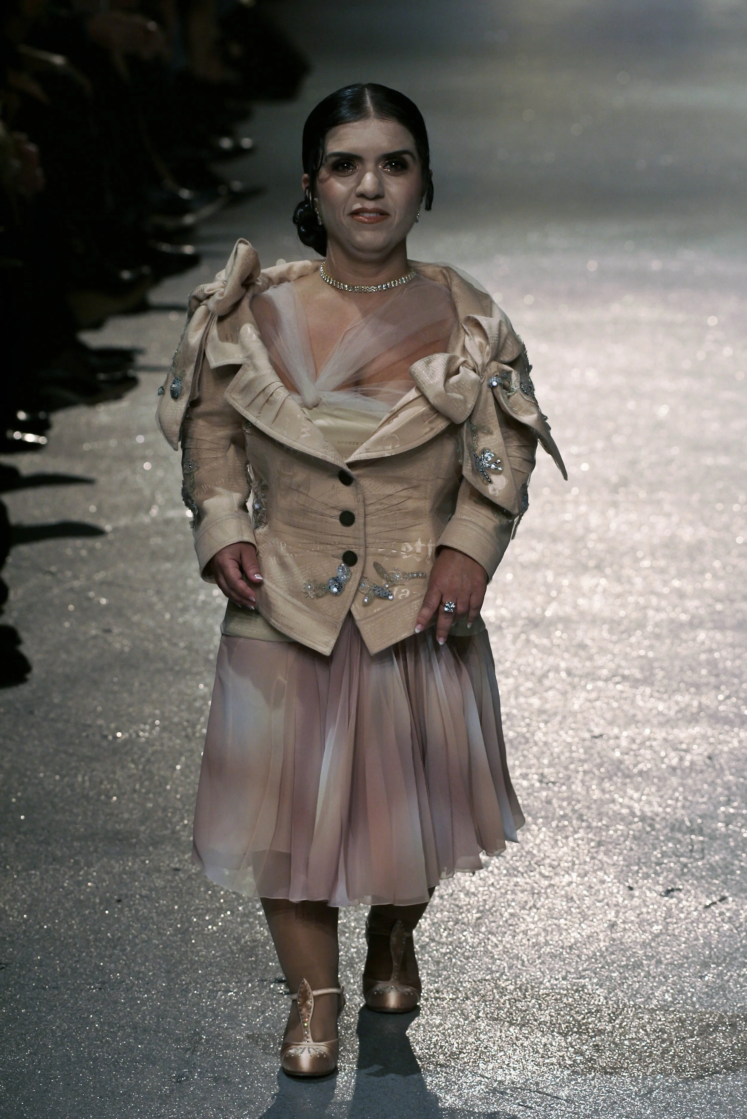 John Galliano 2006 Women RTW 84.jpg