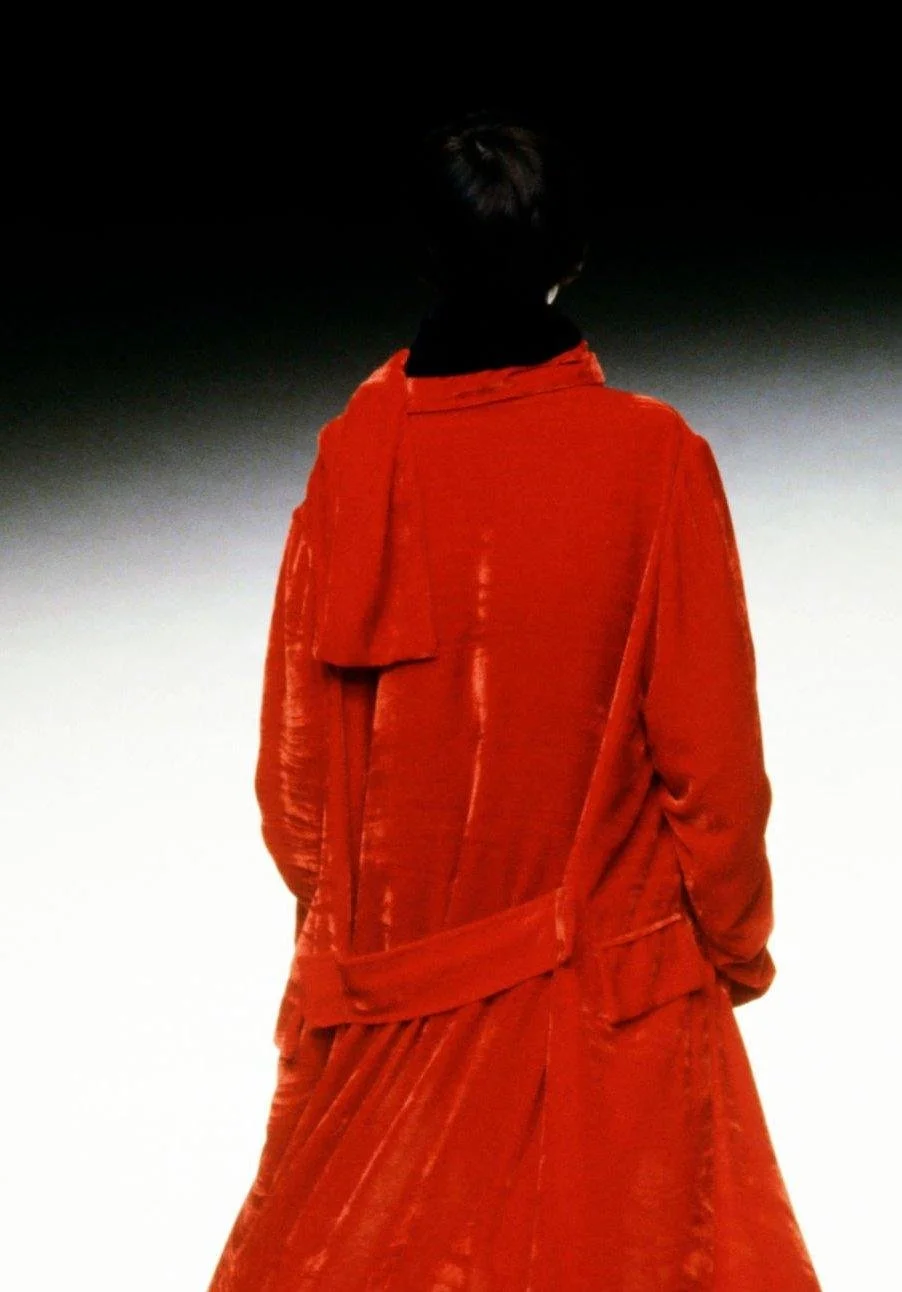 yohji-yamamoto-fall-winter-1999-v0-mhclplopmmxb1.jpg