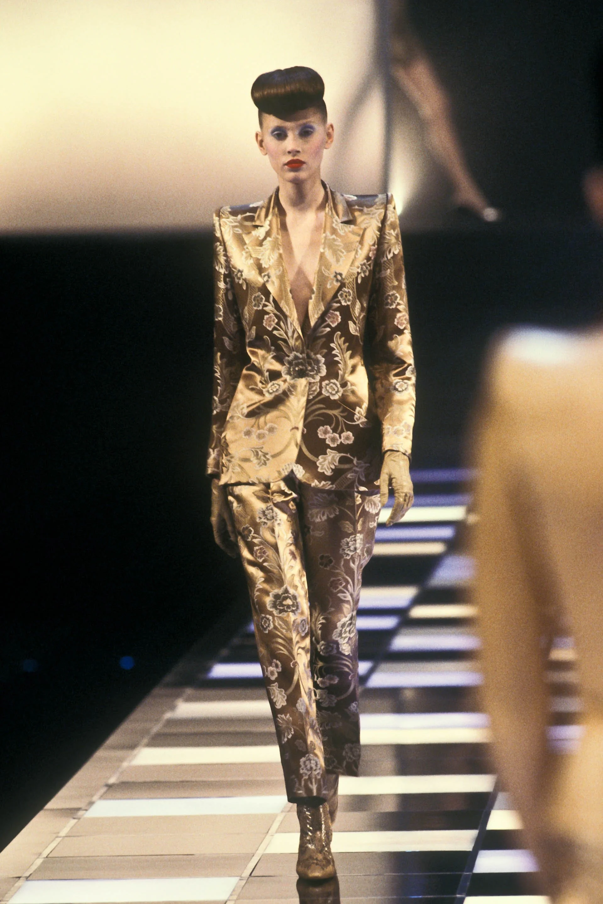 Givenchy 1998 Women RTW 86.jpg