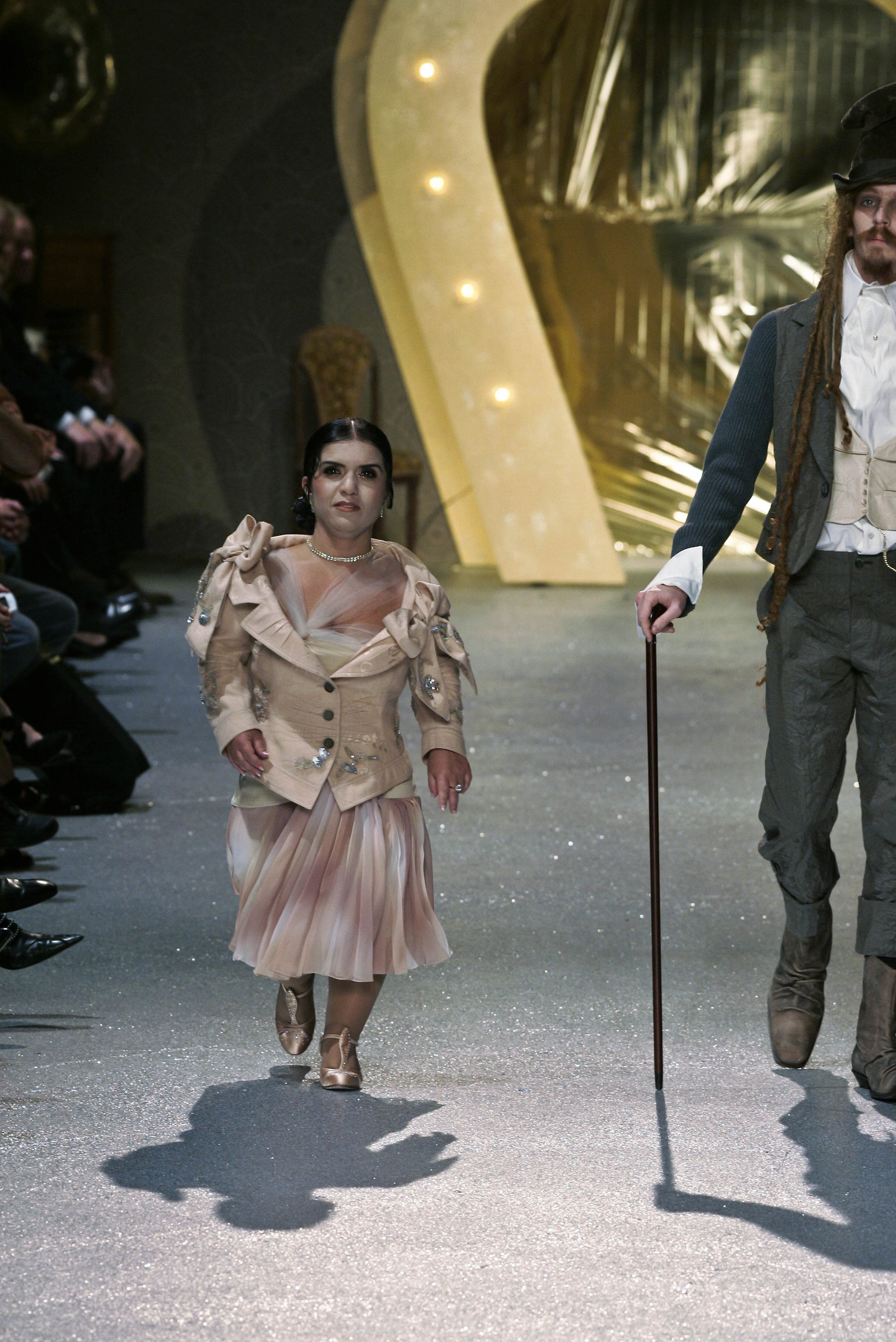 John Galliano 2006 Women RTW 82.jpg