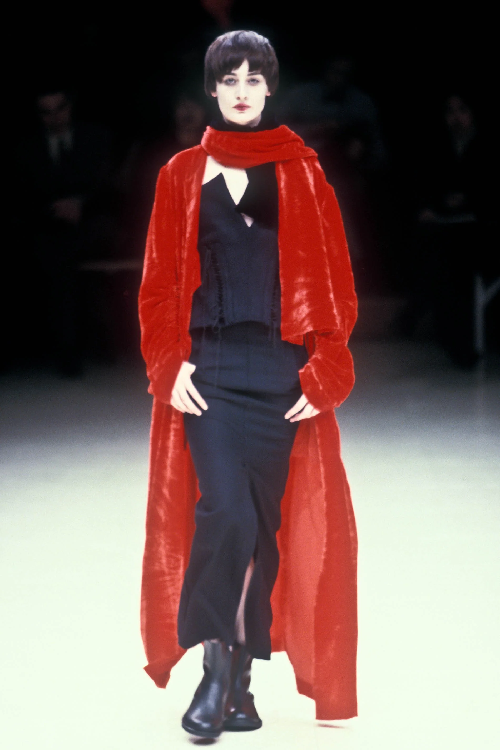Yohji Yamamoto 1999 Women RTW 40 (1).jpg