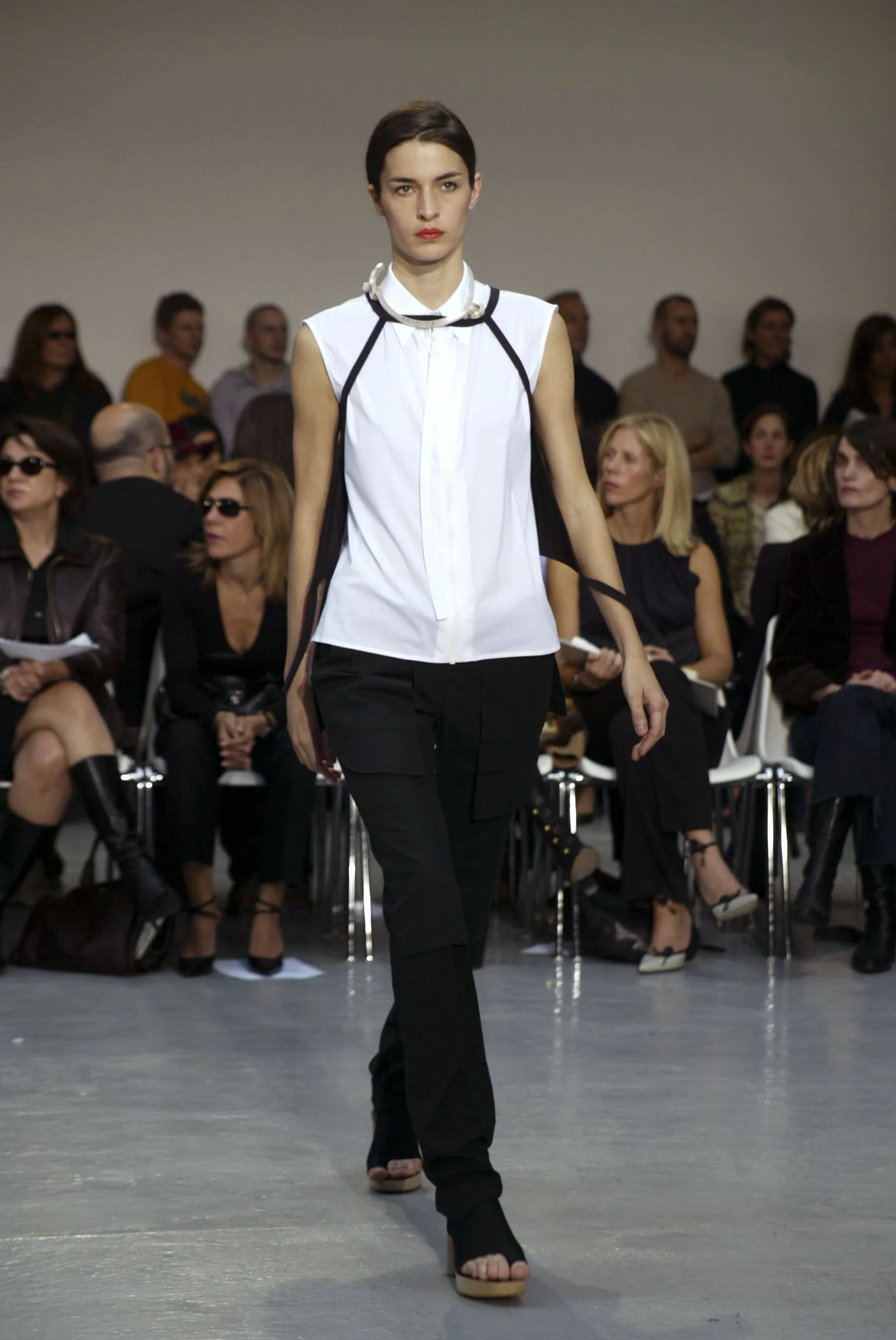 Helmut Lang 2003 Women RTW 60.jpg
