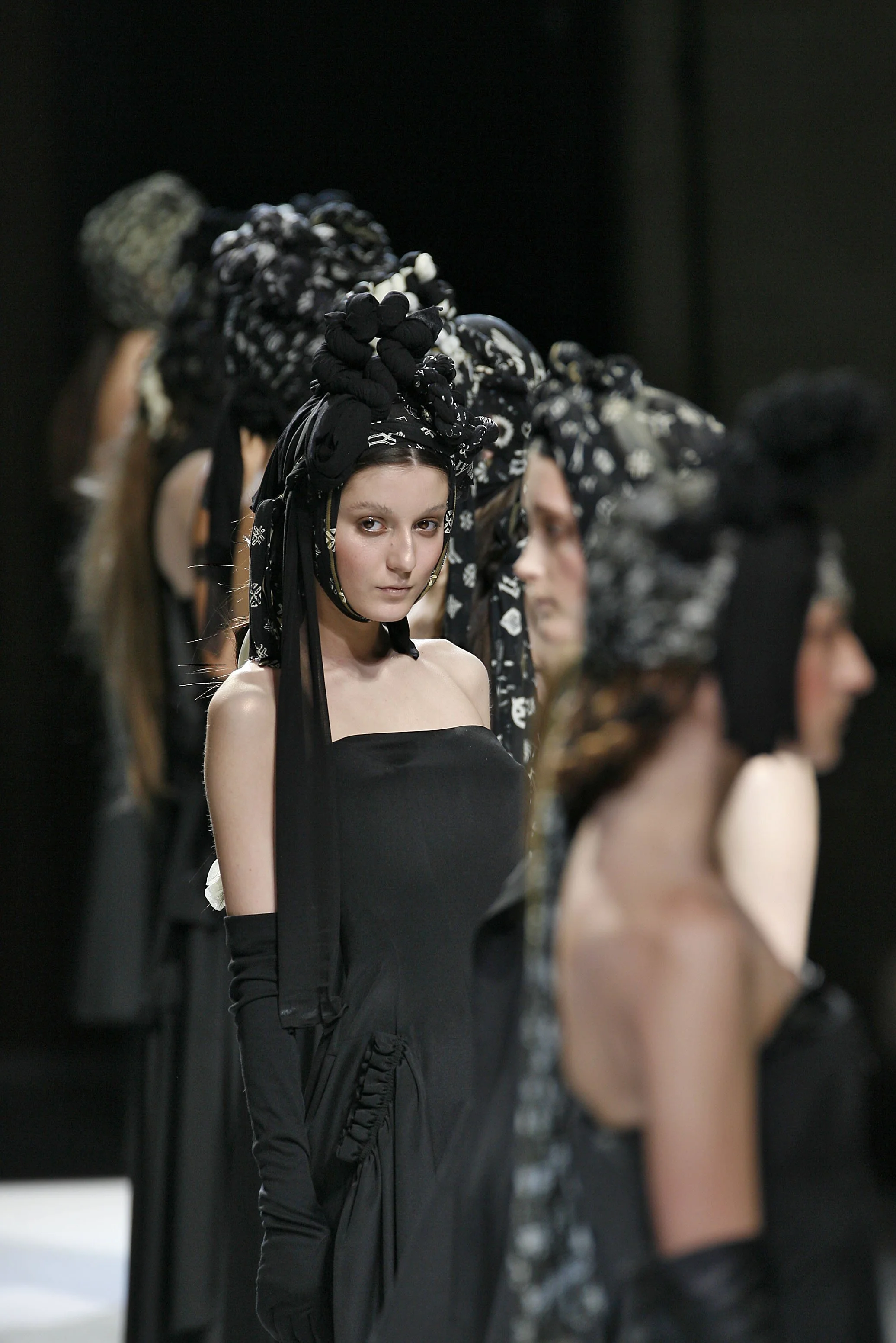 Yohji Yamamoto 2007 Women RTW 138 (1).jpg