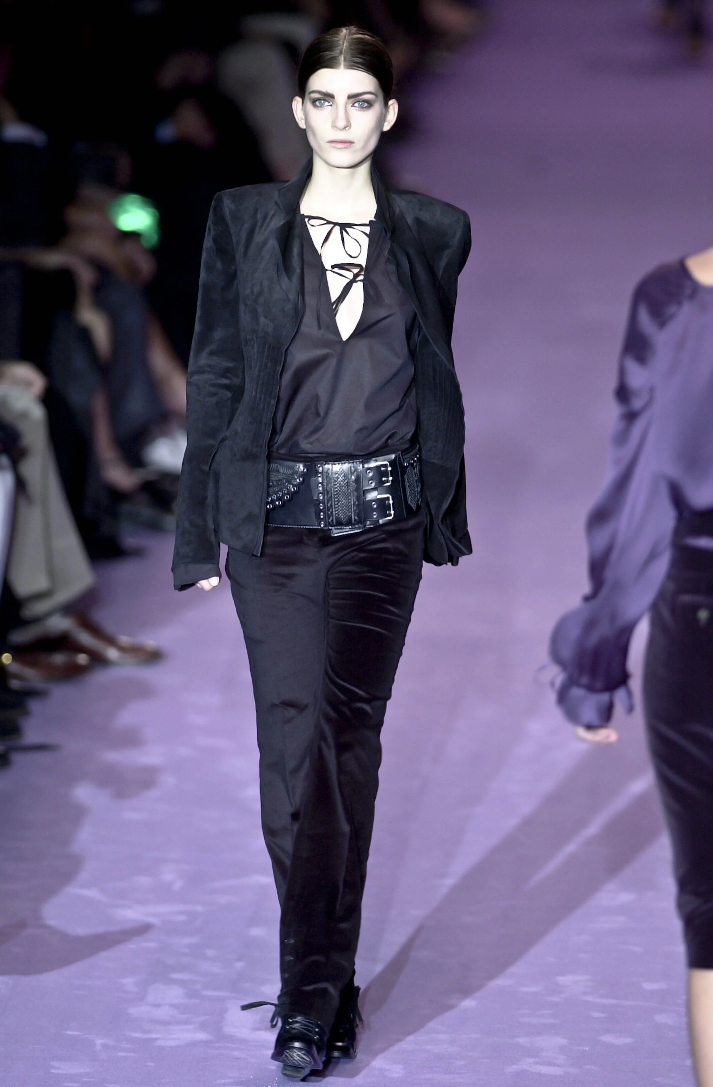 Yves Saint Laurent 2001 Women RTW 35.jpg