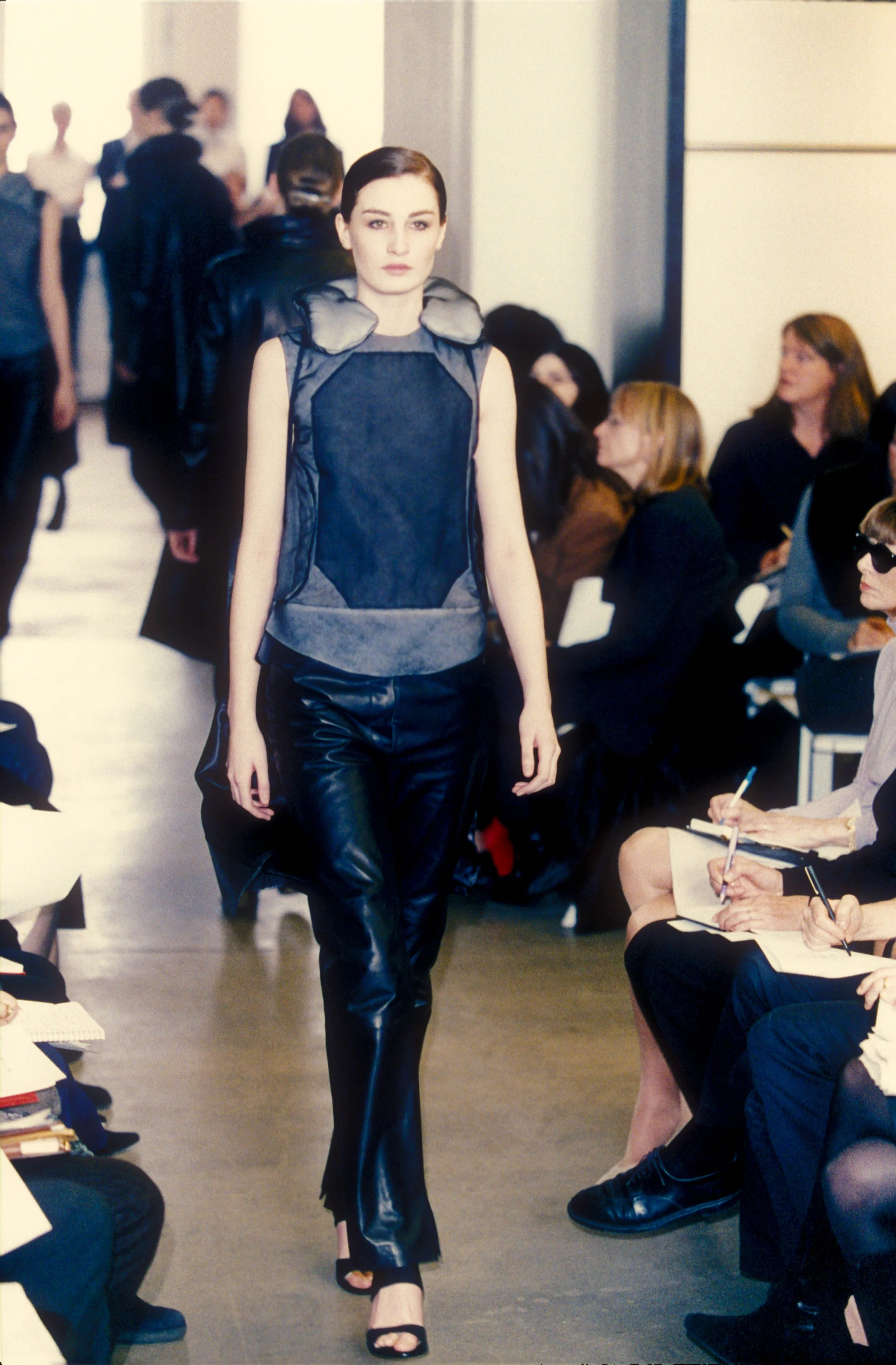 Helmut Lang 1999 Women RTW 20.jpg