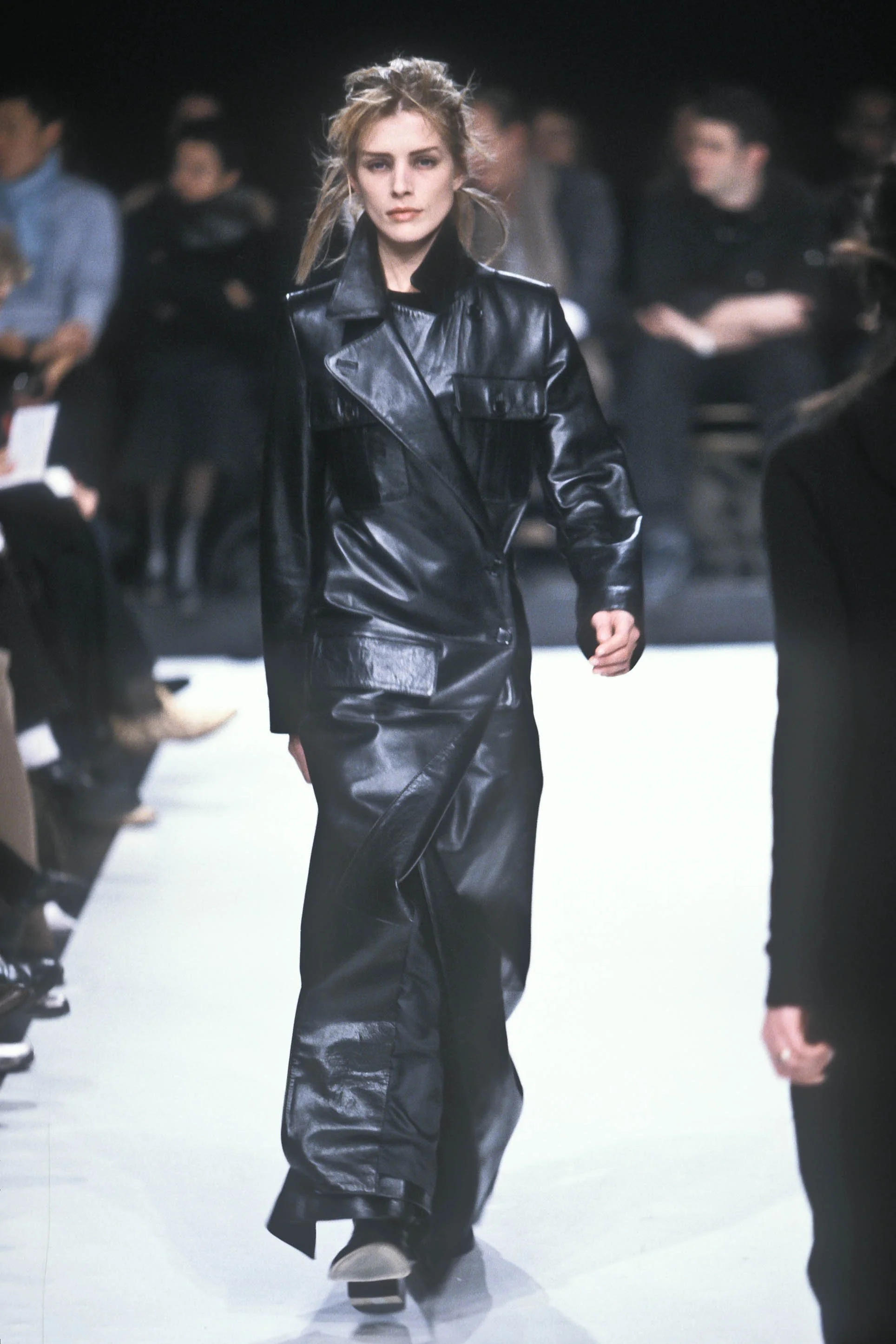 Ann Demeulemeester 1998 Women RTW 46.jpg