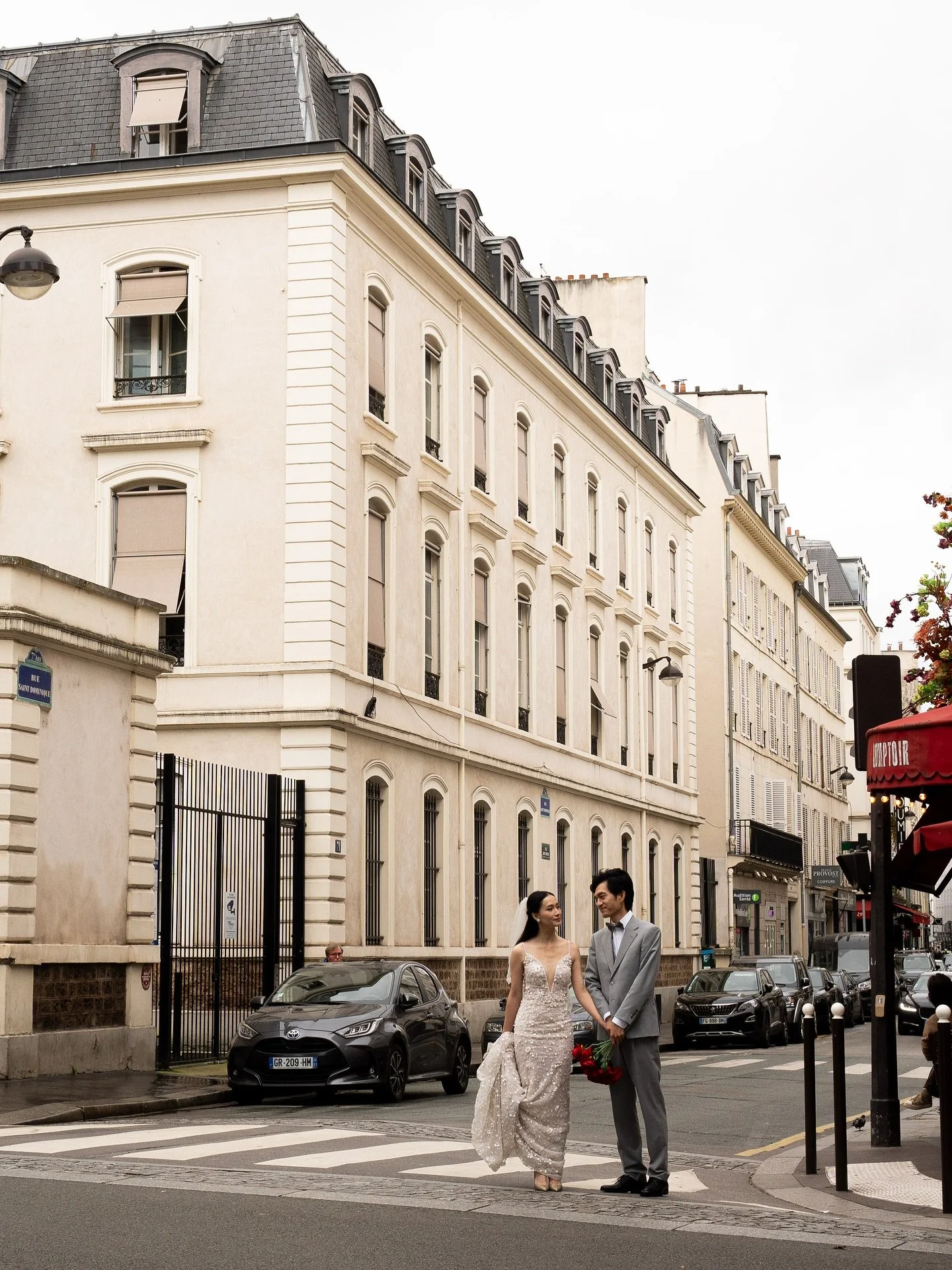 we stumbled upon these beautiful newlyweds in paris last october. 

always having a camera on me, i knew i needed a photo and dodged the wild parisian traffic to capture it ♡

#pariswedding #parisianstyle #weddingphotographer #adelaidephotographer #a