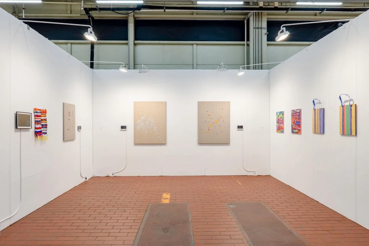 #artfair #nowopen

ch+ch art presents works by @djaikosi and @sareenasattapon at @thepreviewartfair 2026.
The fair will be open until this Sunday. Please come visit us at booth A4!

츠앤츠 아트는 @thepreviewartfair 2026에서 @djaikosi 와 @sareenasattapon 의 작품을
