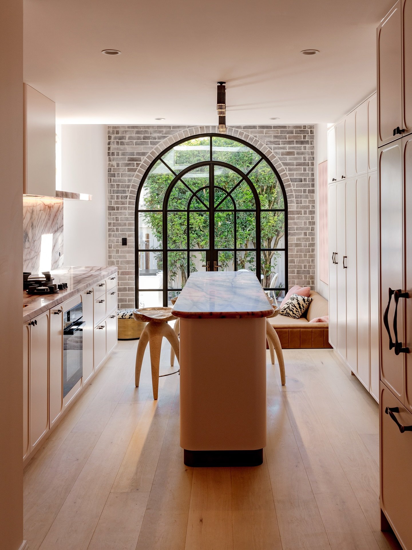 @claudialambertinteriors reimagines a heritage Paddington terrace in colour and form&mdash;where pink meets restraint, and the tension between soft and strong becomes the home&rsquo;s heartbeat.

Tap the link in bio to discover more ✨

Photos @hannah