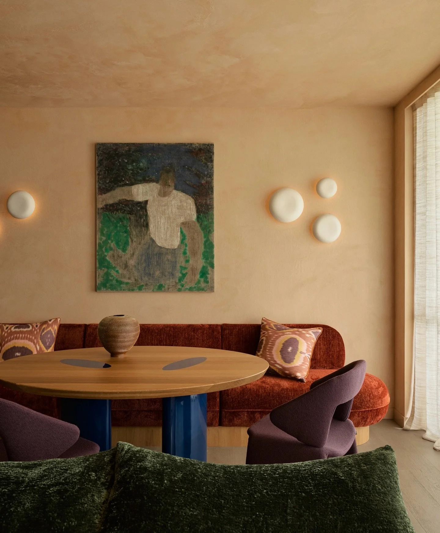 @arentpykestudio take an off-the-plan apartment and give it warmth and character through Art Deco influences and a rich palette of colour and materiality &ndash; shaping a home that feels anything but new.

Tap the link in bio to read the feature ✨

