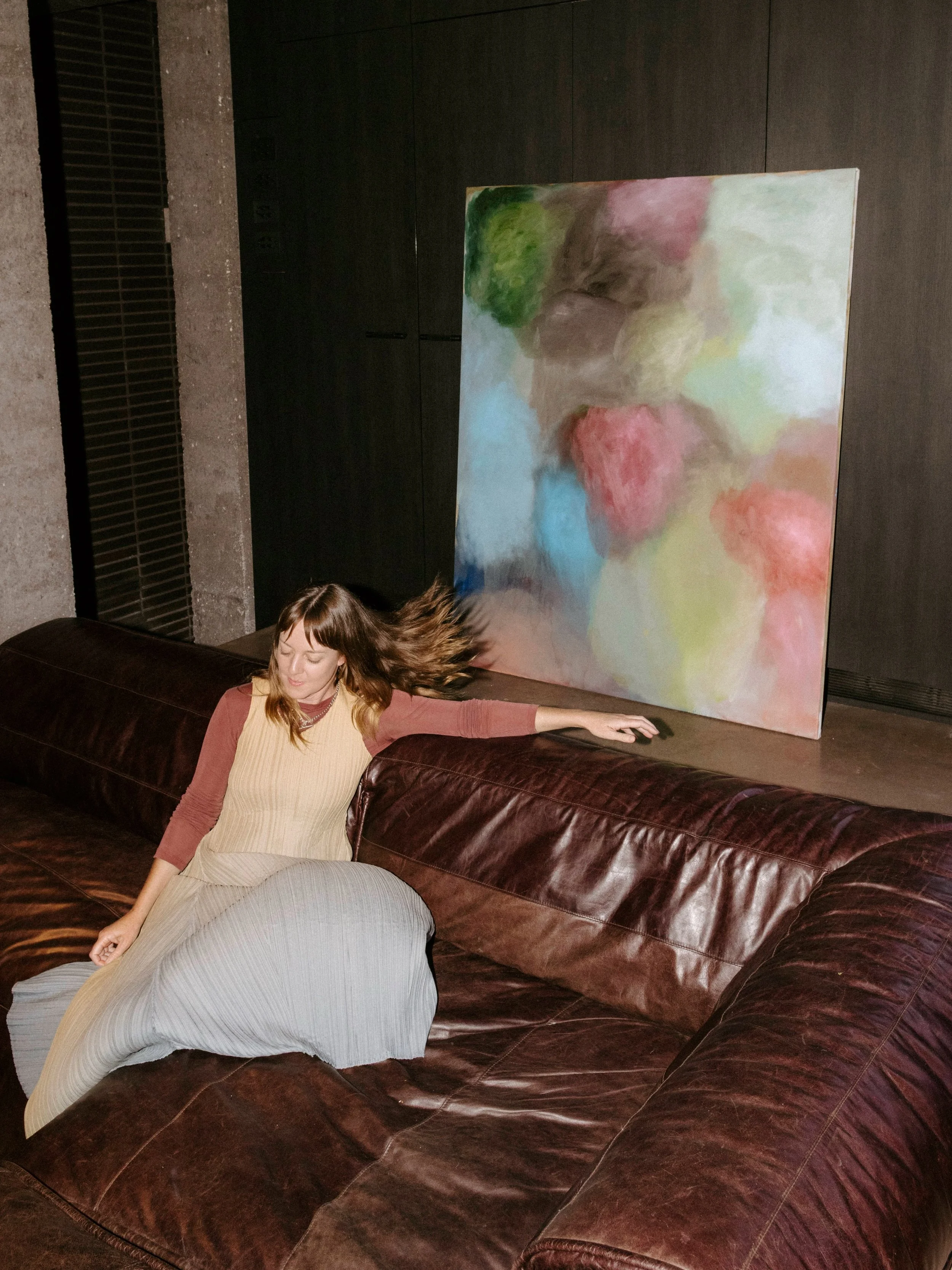 In her latest exhibition &lsquo;Dirty Work&rsquo;, opening at @michaelreid.northernbeaches - @jordy_hewitt presents a raw, layered and deeply felt body of work that explores emotion, vulnerability and the messy reality of being human.

Tap the link i