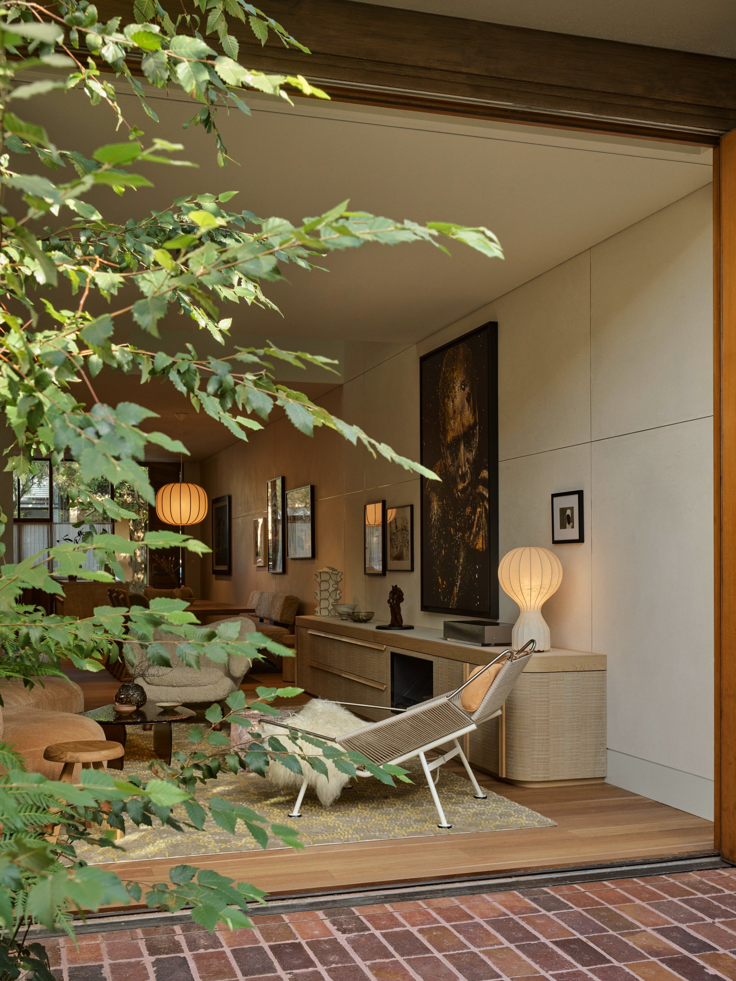 Designed by @annacarindesign The Atrium transforms a compact townhouse through light, art and memory &ndash; a three-storey void becoming the centre of a home shaped by a life lived across cities around the globe.

Tap the link in bio to discover mor