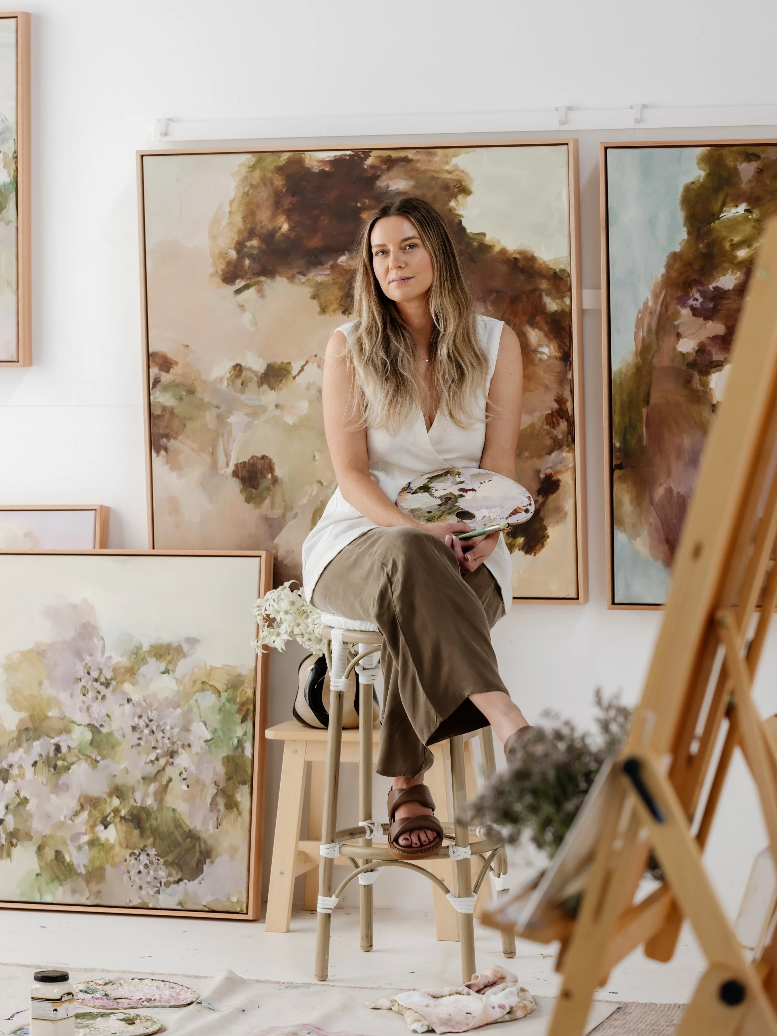 Infused with softness and tranquillity, the paintings of Newcastle-based visual artist @ree_hodges_art invite you to experience a moment of introspection.

Tap the link in bio to discover more 🎨 

📷 @sophietyler_creative