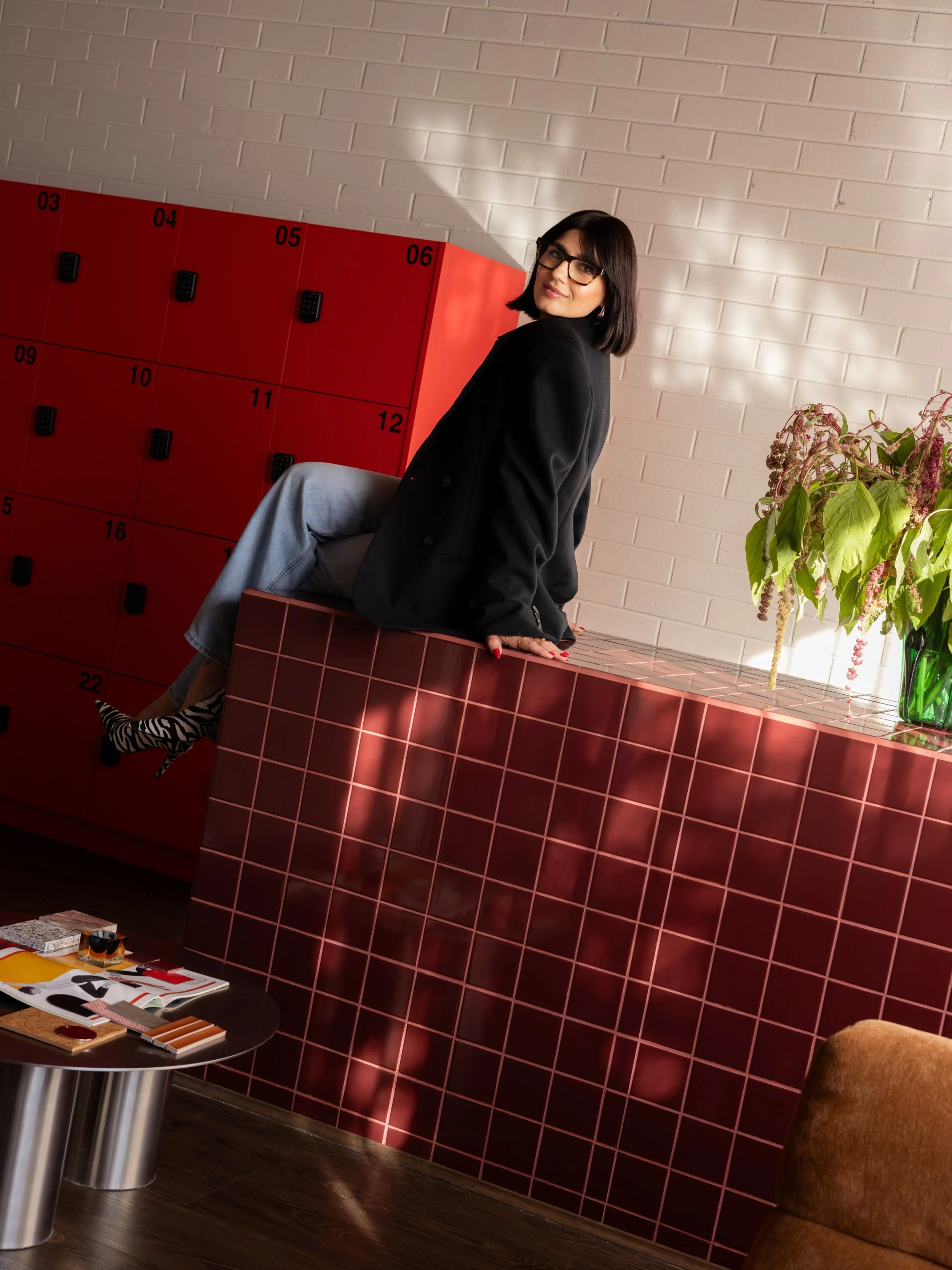 Creative director and founder of @redrose__designs Alishia Misevki creates accessible interiors designed to be felt, placing emotion at the heart of every space.

Tap the link in bio to discover more 💌

📷 1 - 3 @hunting_utopia at @rituel_fitness 
4