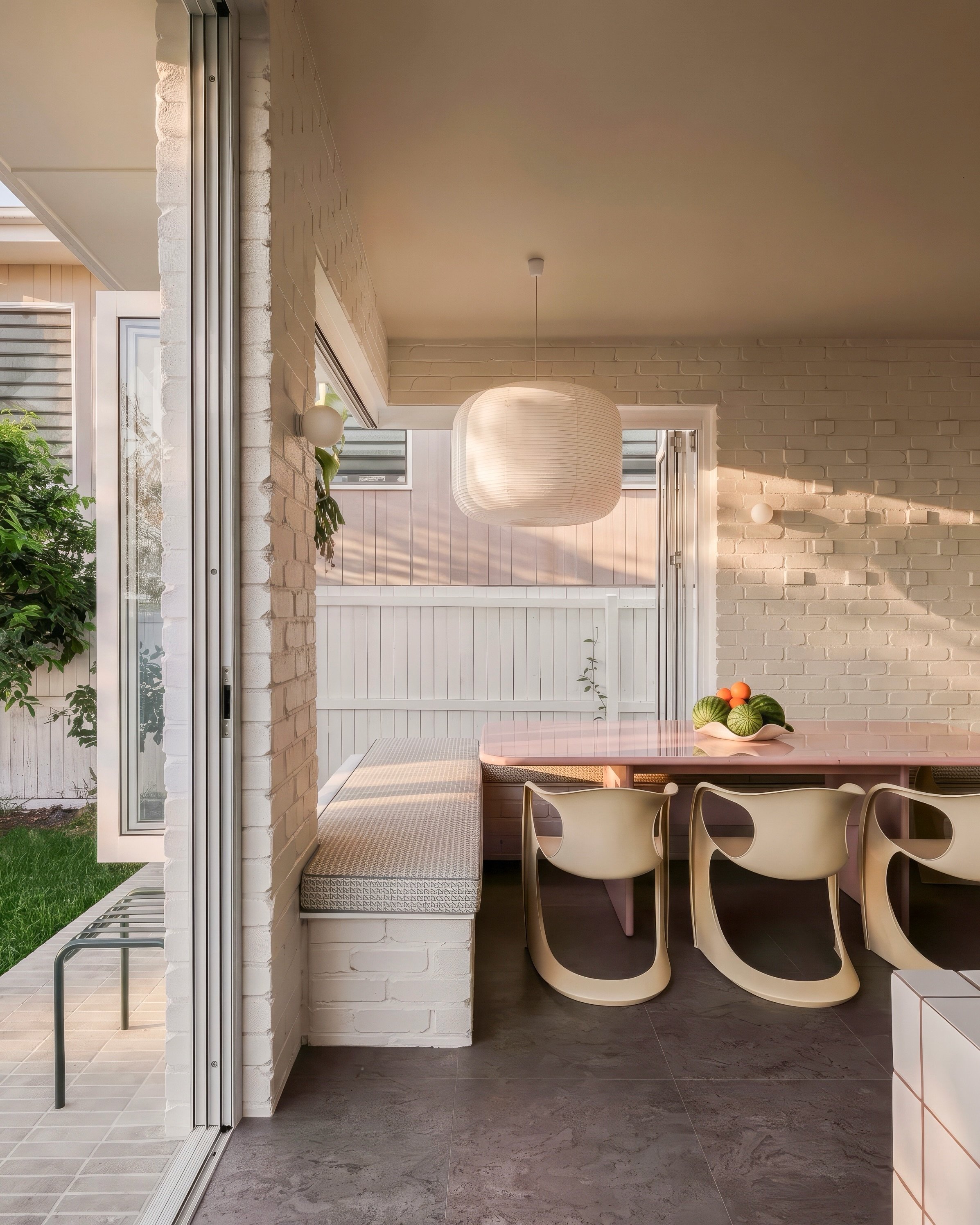 Palm Beach House by @two.julius reimagines a cherished 1970s coastal beach house on the Gold Coast, drawing on its original character to shape the interiors and landscape for family living.

Read the feature on hunterandfolk.com&ndash;link in bio 💌

