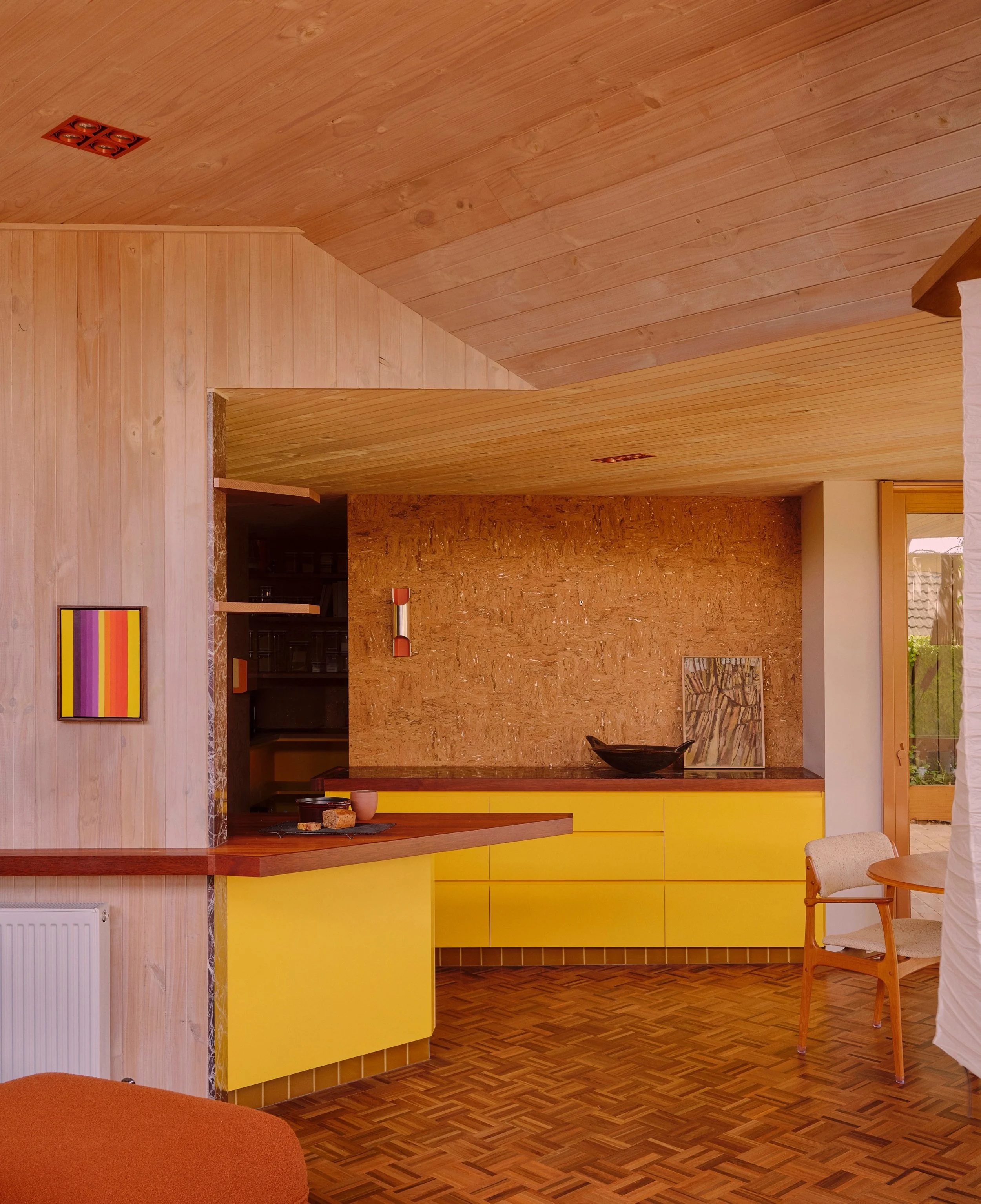 A love letter to Australian Modernism @wowowaarch revisits Kevin Borland&rsquo;s 1970s Crossman House, through mindful repairs and additions, celebrating its original materials, vivid colour and unusual geometry. See more via the link in our bio 💌

