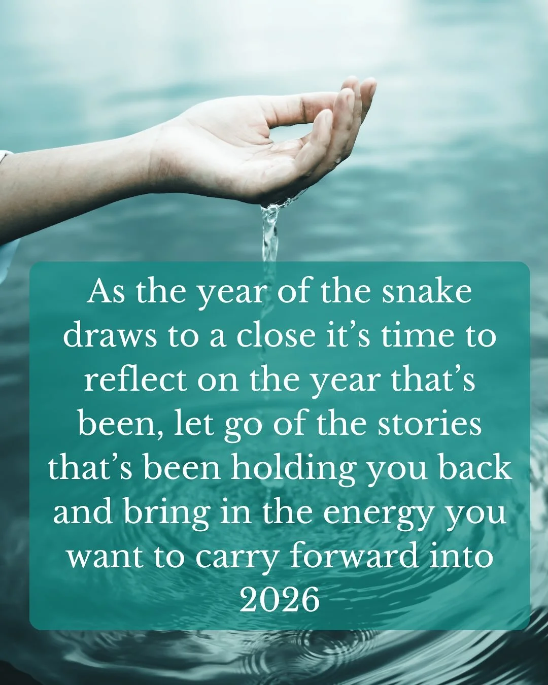 🐍It&rsquo;s an ending&hellip;and a beginning 

This year has been BIG 
A time of shedding, transformation and letting go of old patterns and identities 

Letting go of the outdated patterns, shapes and structures that no longer serve you and creatin