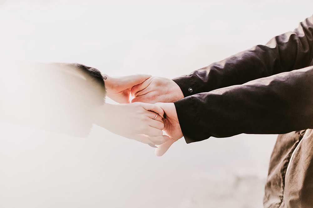 SURRENDERING TO HAPPINESS – the art of lettng go!