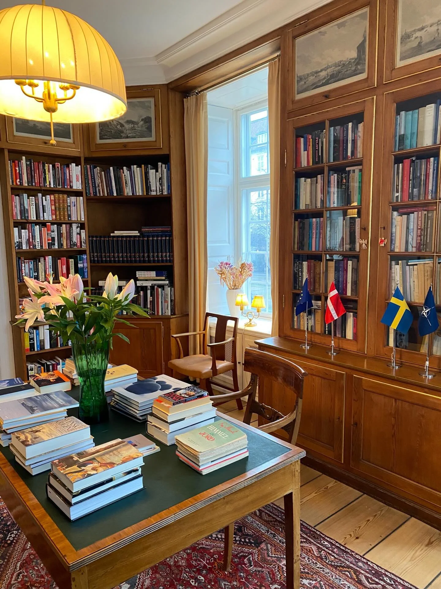 Om lidt er alt i denne weekend @historiskedage som faktisk begyndte i g&aring;r hos @swedenindenmark med et overraskende godt forfatterarrangment med @jensliljestrand der fortalte om sin bog &ldquo;Befrielsen&rdquo;. Den handler om Bornholm efter bes