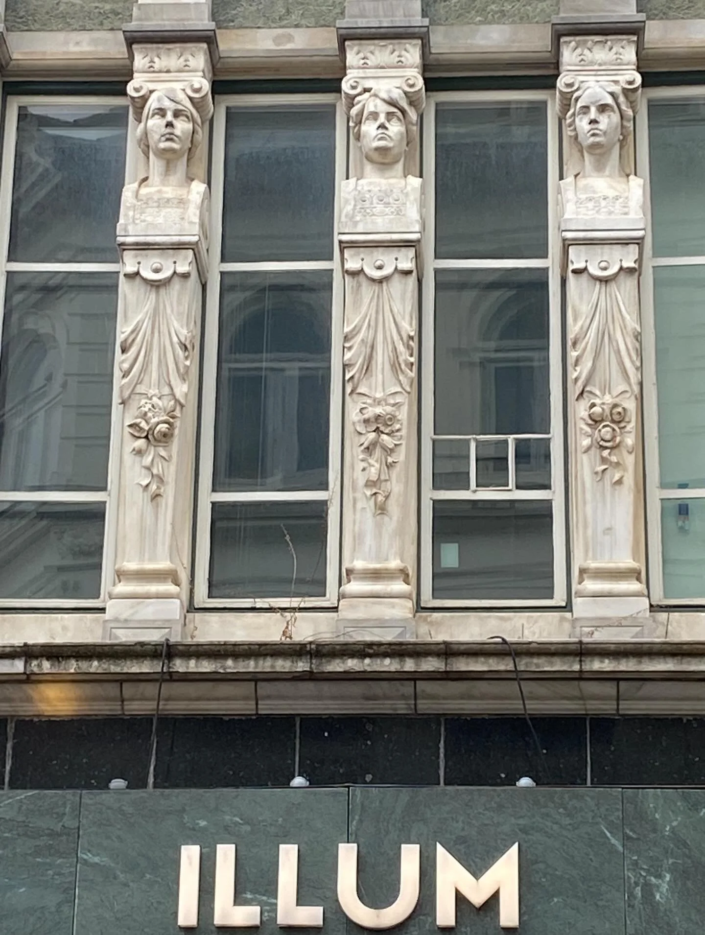 Kvinderne i min by. 
Har netop vredet en artikel om Marie Illum for sidste gang, inden den ryger til tjek og tryk.
Historien om en af byens mange kvinder, som har v&aelig;ret til at skabe det moderne Danmark, vi har i dag. Og m&oslash;der alle vegne.