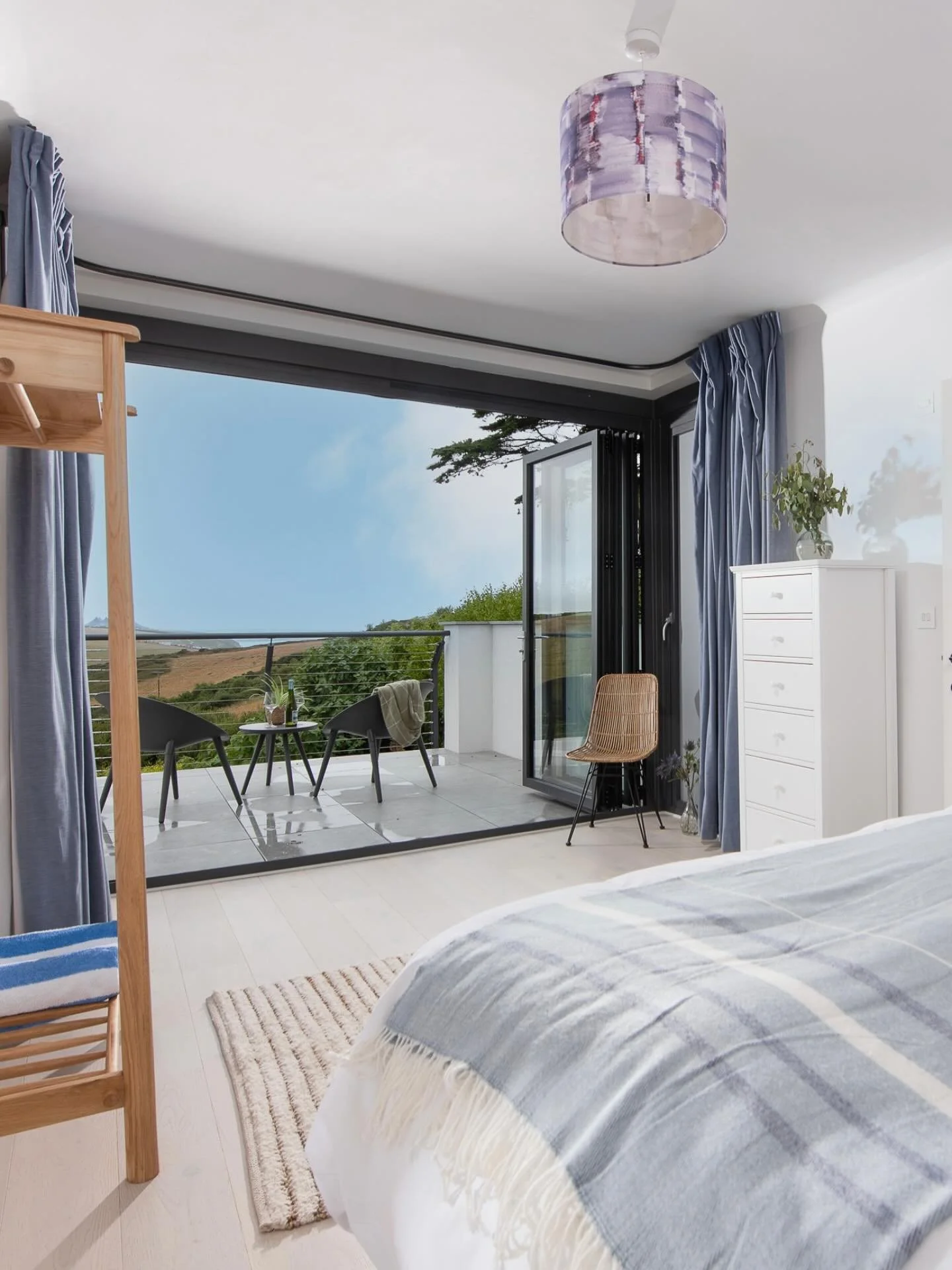 This room with its gorgeous balcony is the last one left for the March retreat. ❤️❤️❤️ #pilates #pilatesretreat #southwestcoastpath #pilatescornwall #pilateslovers @harriebootoagoose