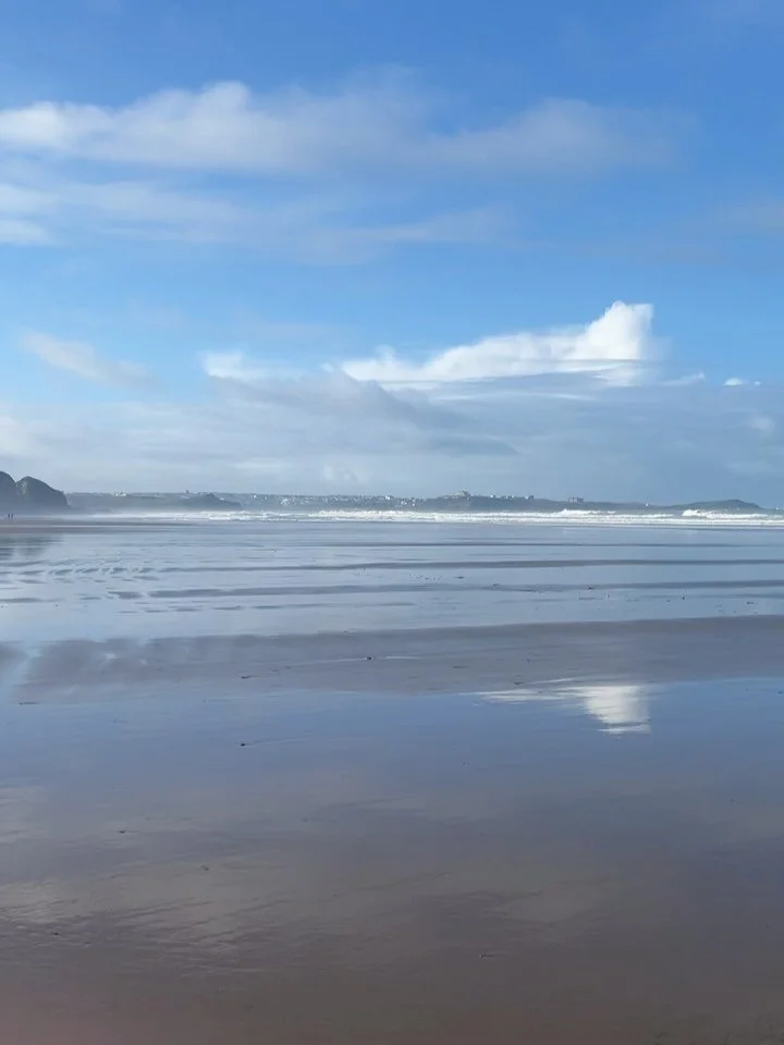 8 wonderful guests joined me for an epic weekend for our &ldquo;Winter Pilates Retreat by the Sea&rdquo; 🌊 ❤️. A beautiful location 500metres from Watergate Bay. 6 Pilates sessions. Costpath walks. Hot tub. And the most fabulous food. March&rsquo;s 