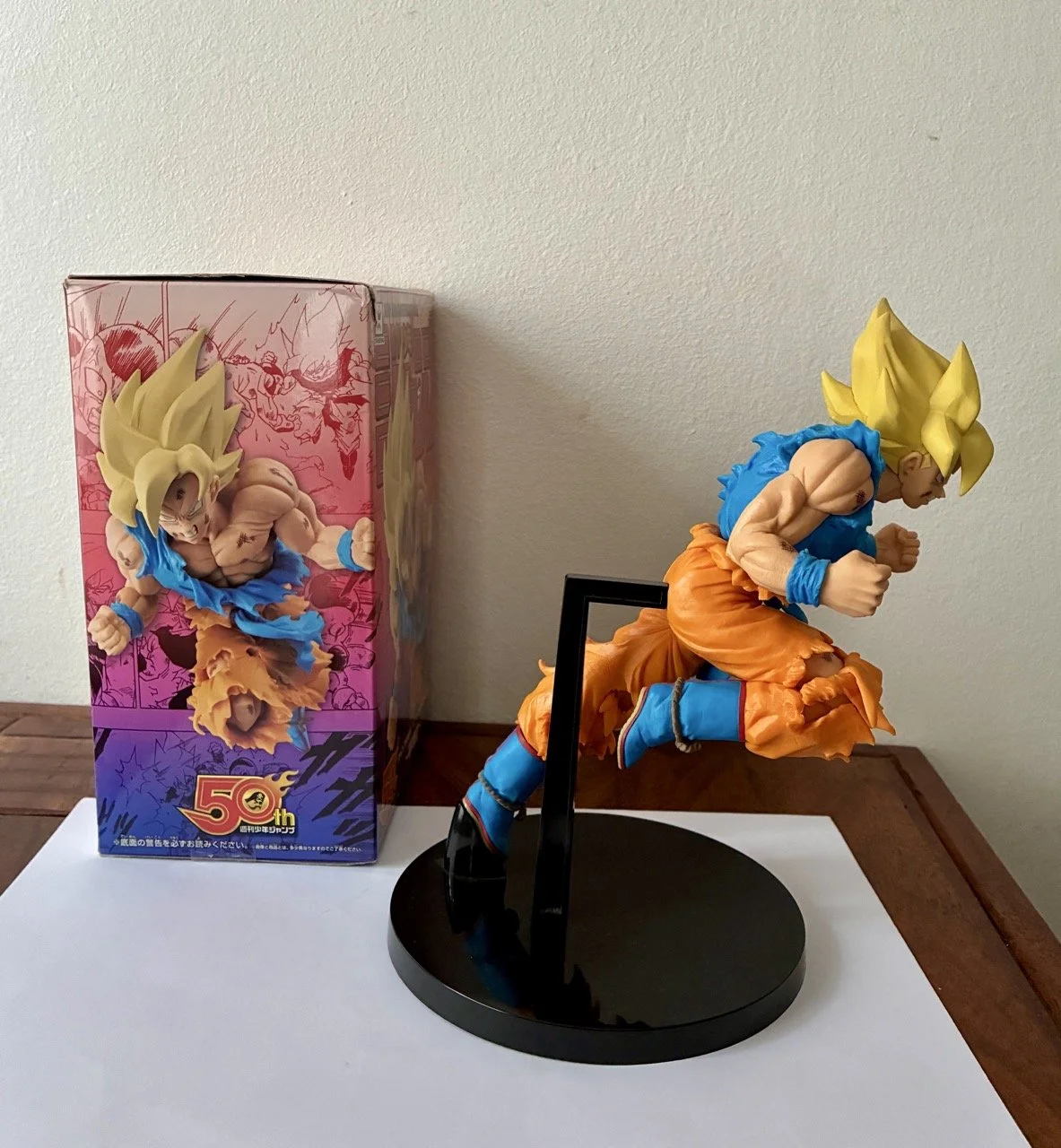 FIgurine Goku Jump 50th Side 2.jpeg