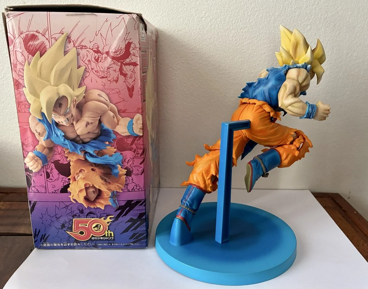 FIgurine Goku Jump 50th Repaint Side 2.jpeg