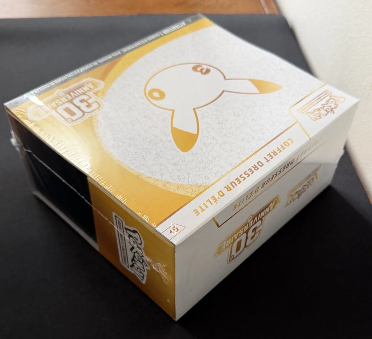 ETB Pokemon 30e anniversaire Zoom 4.jpeg