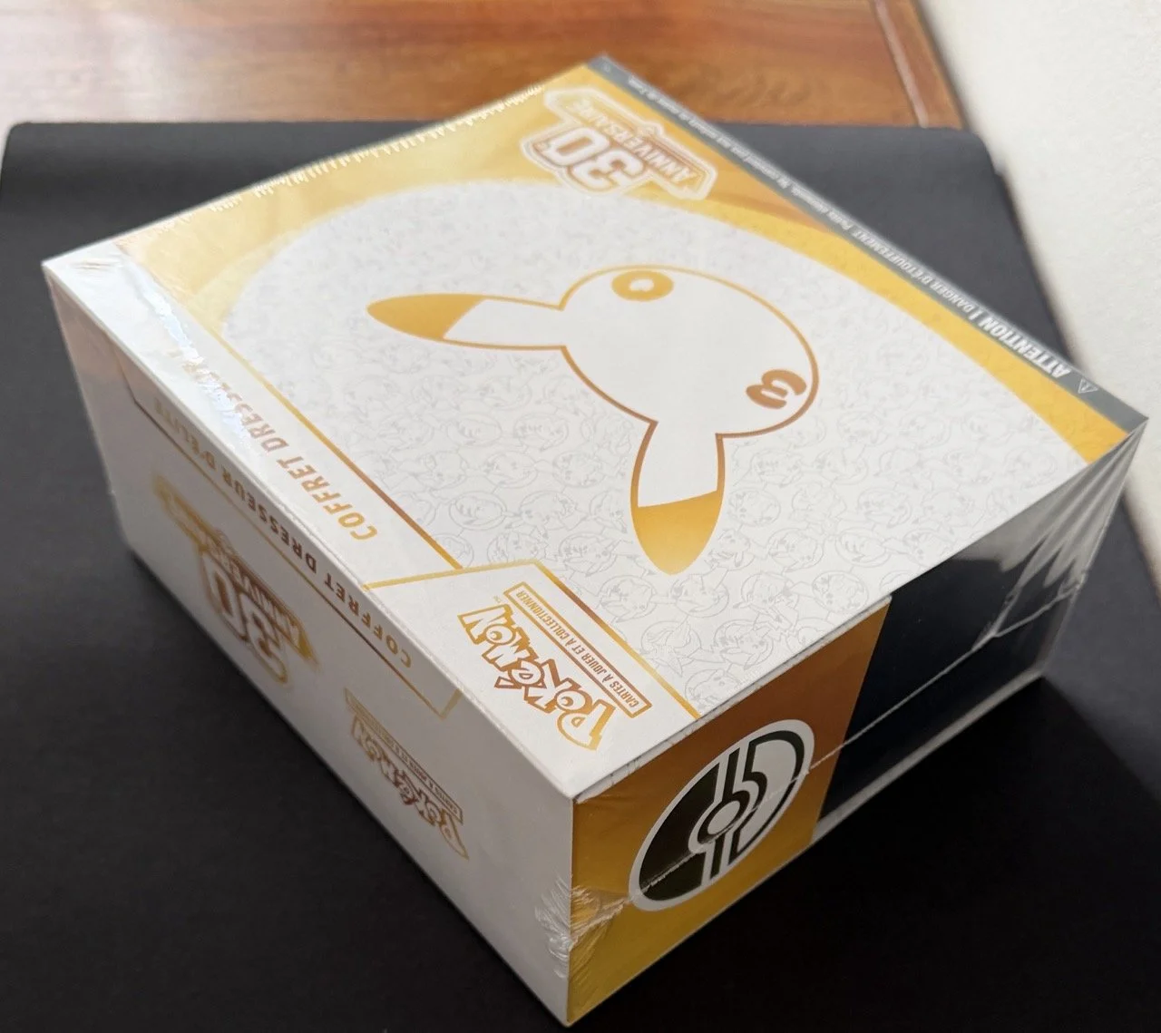 ETB Pokemon 30e anniversaire Zoom 3.jpeg