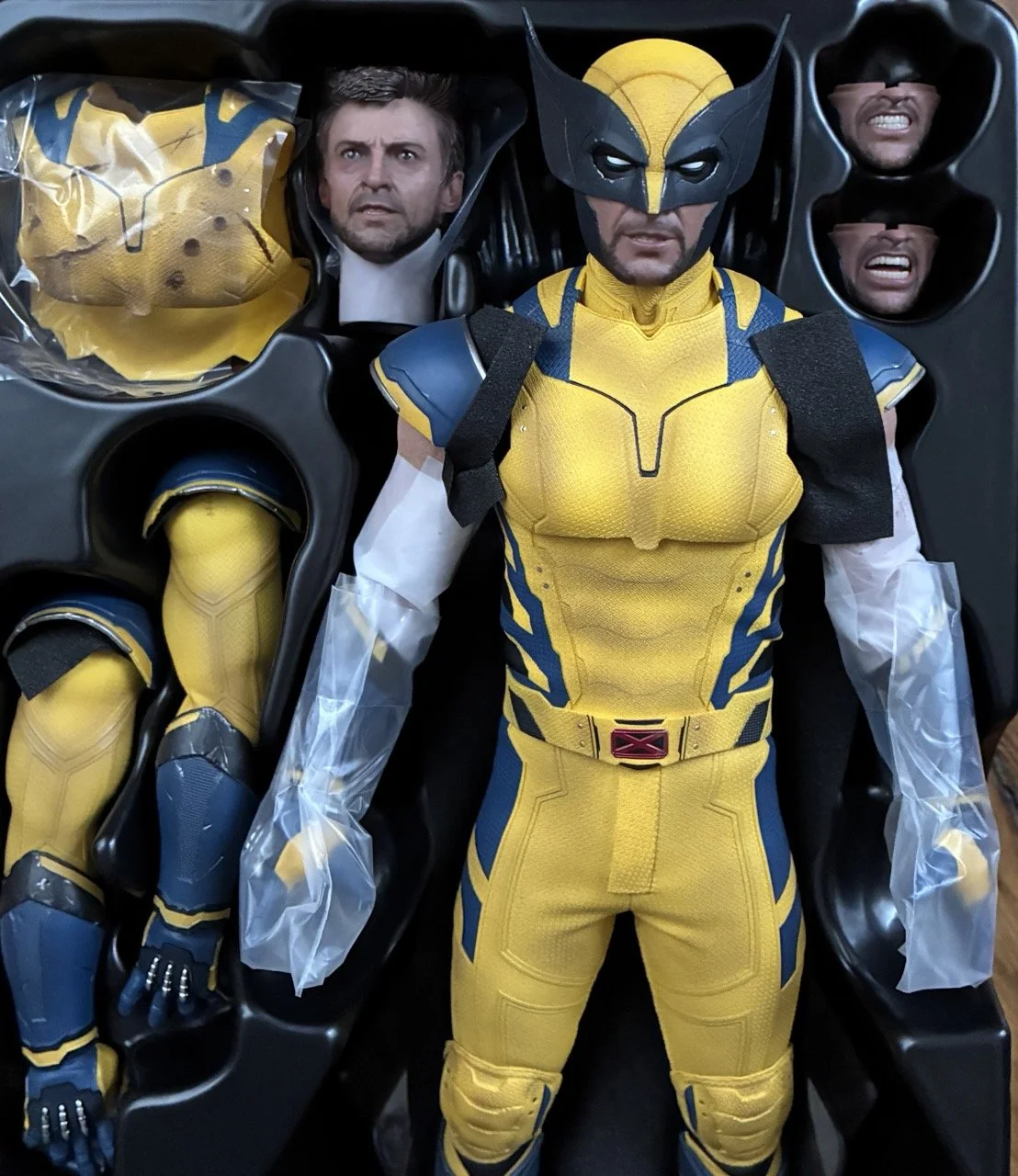 Hot Toys MMS754 Inside Zoom.jpeg