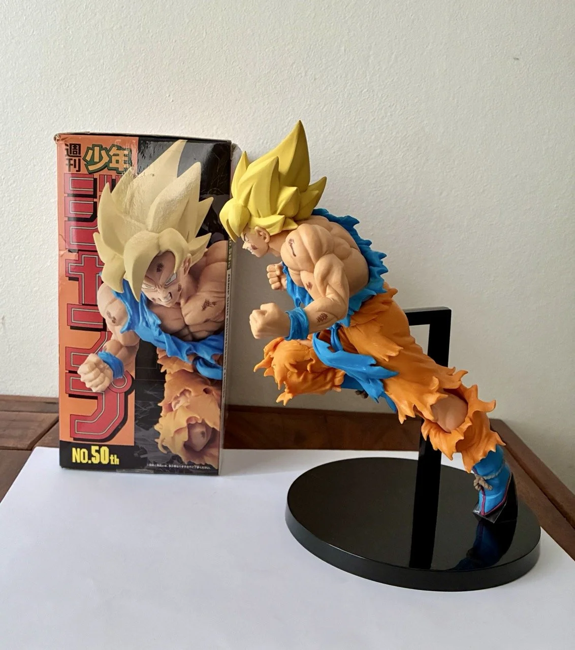 FIgurine Goku Jump 50th Side.jpeg