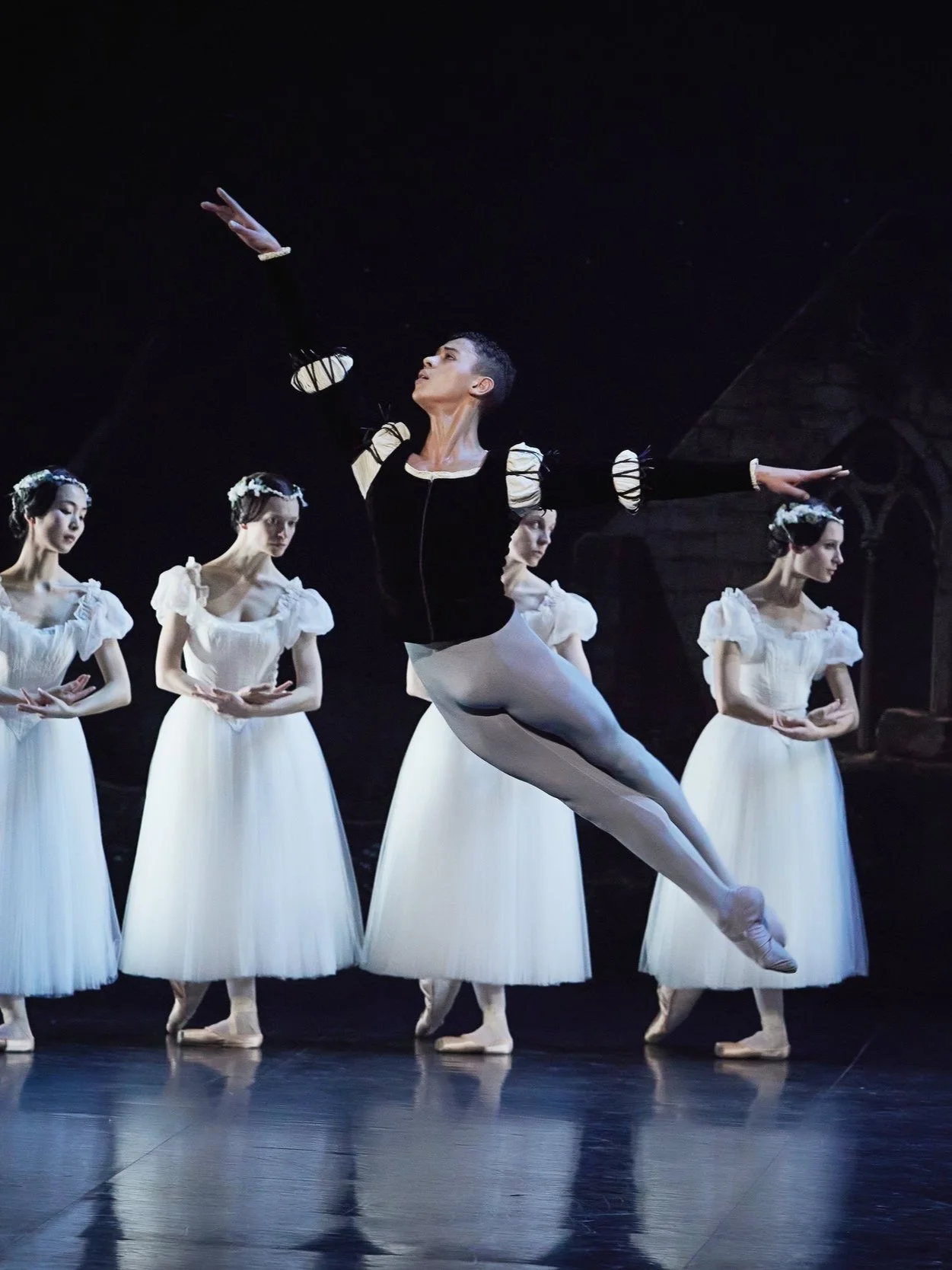 Giselle_(d_après_Jean_Coralli_et_Jules_Perrot)__Guillaume_Diop_(Albrecht)_©_StudioAL.jpg