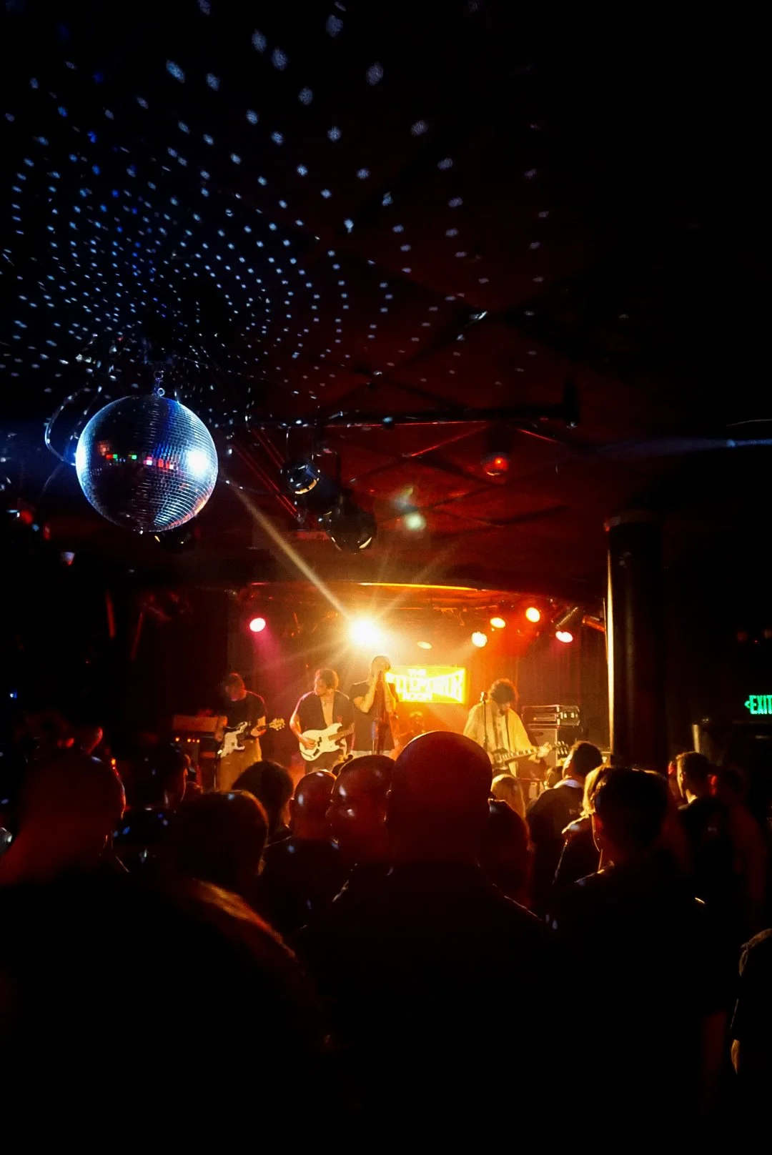 @000oswald @bad_nonno @anwarhadid 