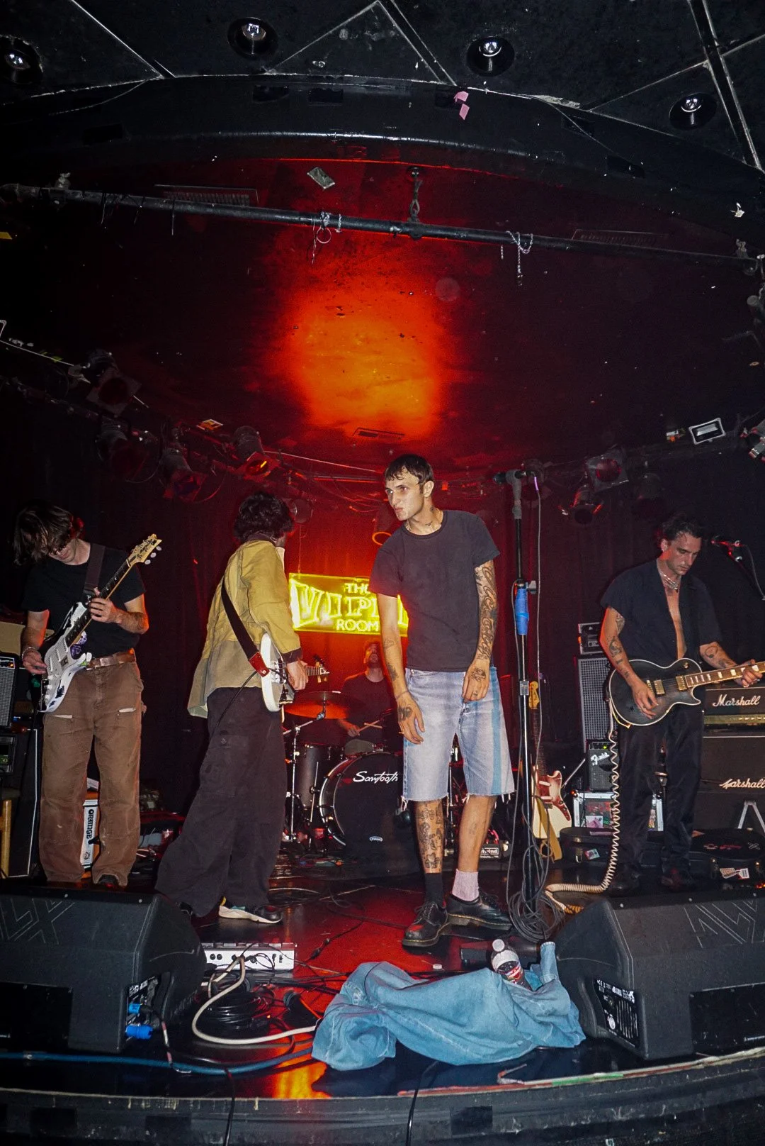 @000oswald @bad_nonno @anwarhadid d 