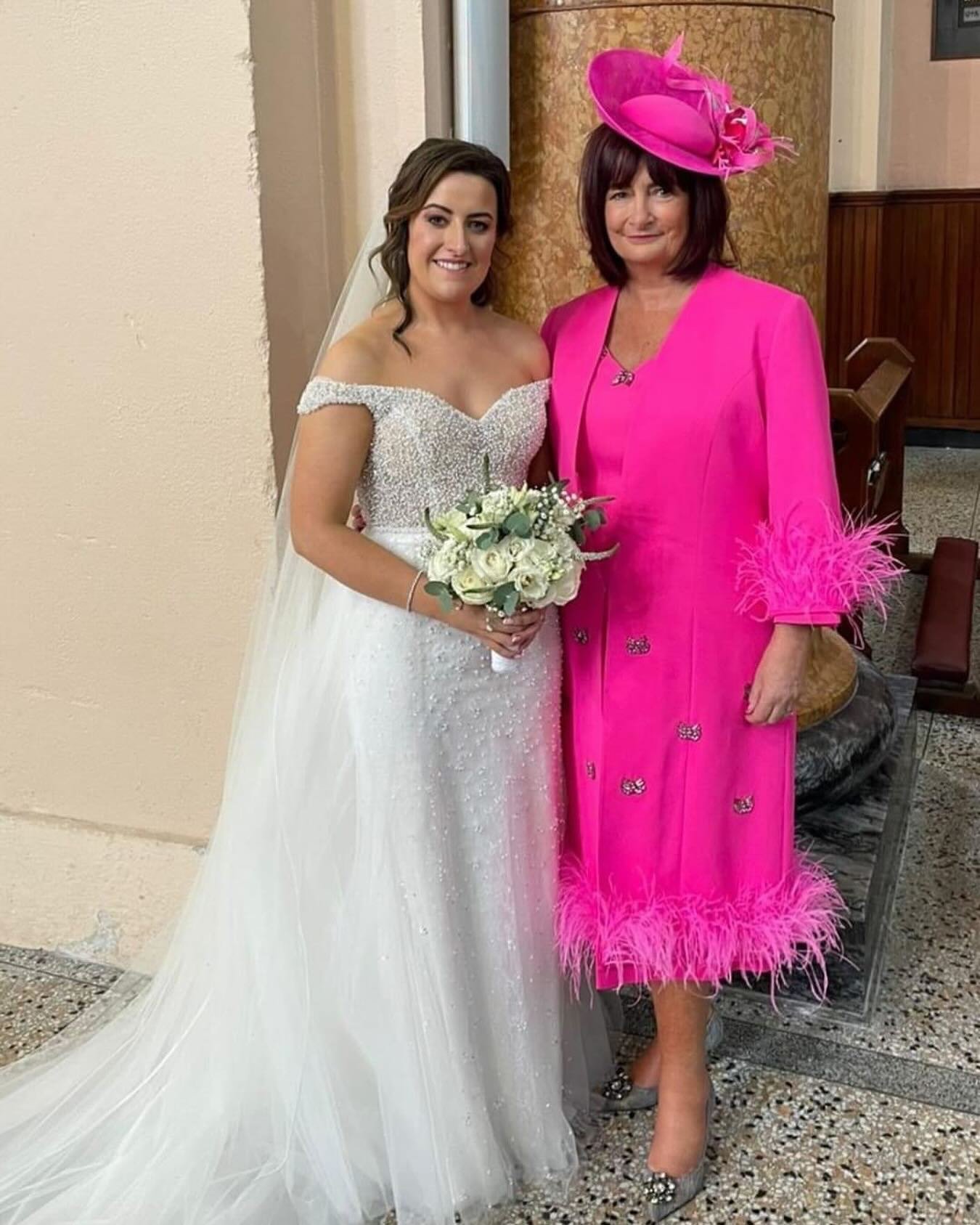 🩷🥂 Stunning Mother of the Bride Carmen Taheny all in pink at her beautiful daughter&rsquo;s wedding. Hat by Caithriona King. 
Thank you so much, you both look amazing 
Fiona x
#motherofthebride #pink #occassionwear