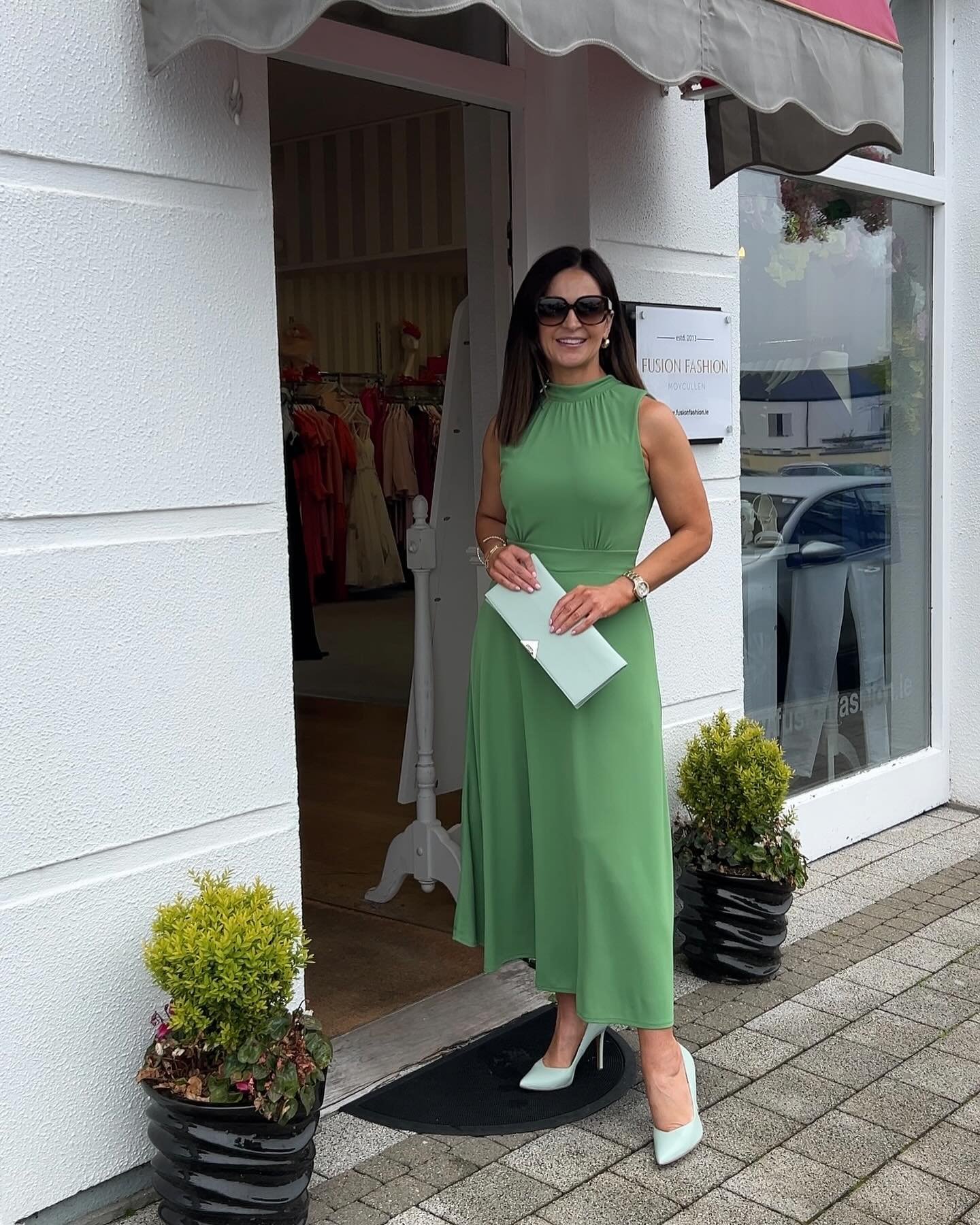 💚🥂💫 New&hellip;.Stunning green midi dress in the most luxurious fabric. Adore the back detail and that bow. Made for Summer events. 

Ciara Dress &euro;120
Lodi Mint Court &euro;155

Shop the look online now
Fiona x
#newarrivals #summervibes #wedd