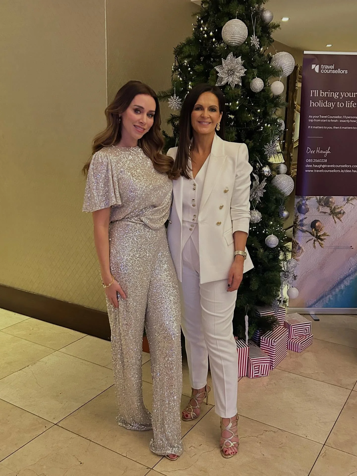 ✨A wow moment for me&hellip;getting to style the stunning @unahealy from @thesaturdays and have her wear @fusionfashionmoycullen outfit on Saturday at @yourbestlifehub . She is as beautiful inside as she is on the outside . Thank you Una 🥰 Fiona x 

