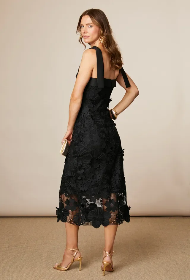 FEE G BLACKLACE 3.webp