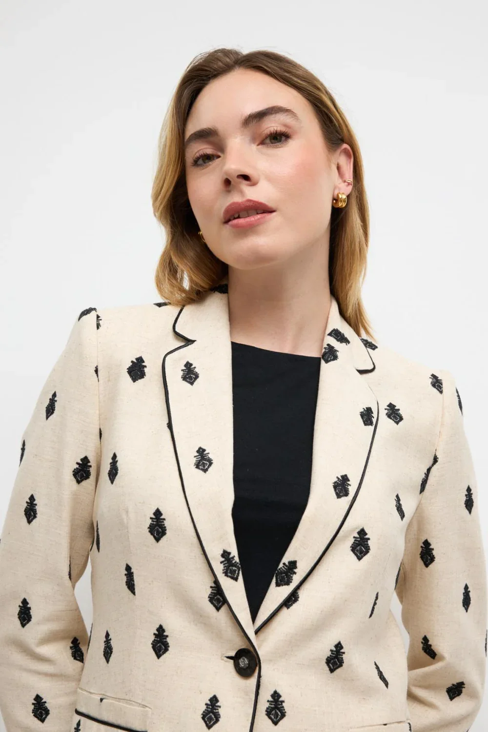 ALMONTE LINEN EMBROIDERED BLAZER