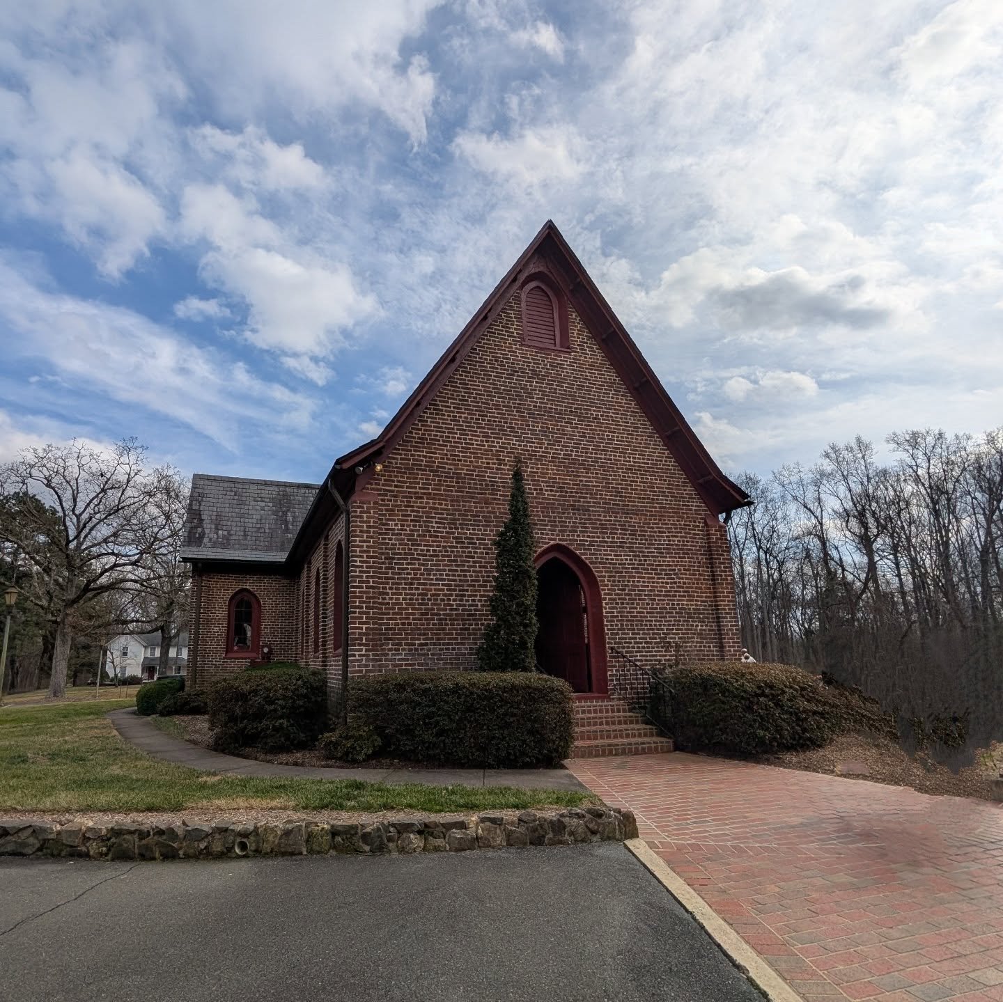 Just look at this little old church. #church #architecture #historicpreservation