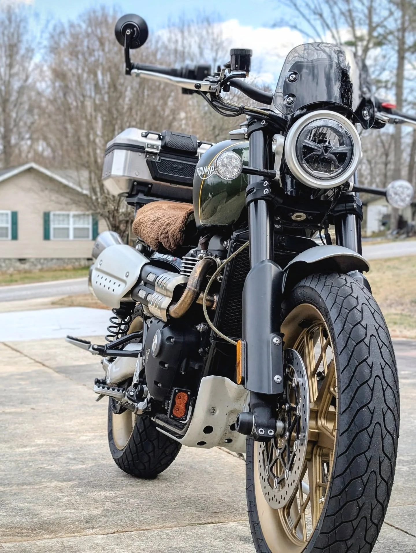 Not the first time I've ridden this year... But this one really felt like the start of the season. #triumphscrambler #triumphmotorcycles #scramblers #2w2r
